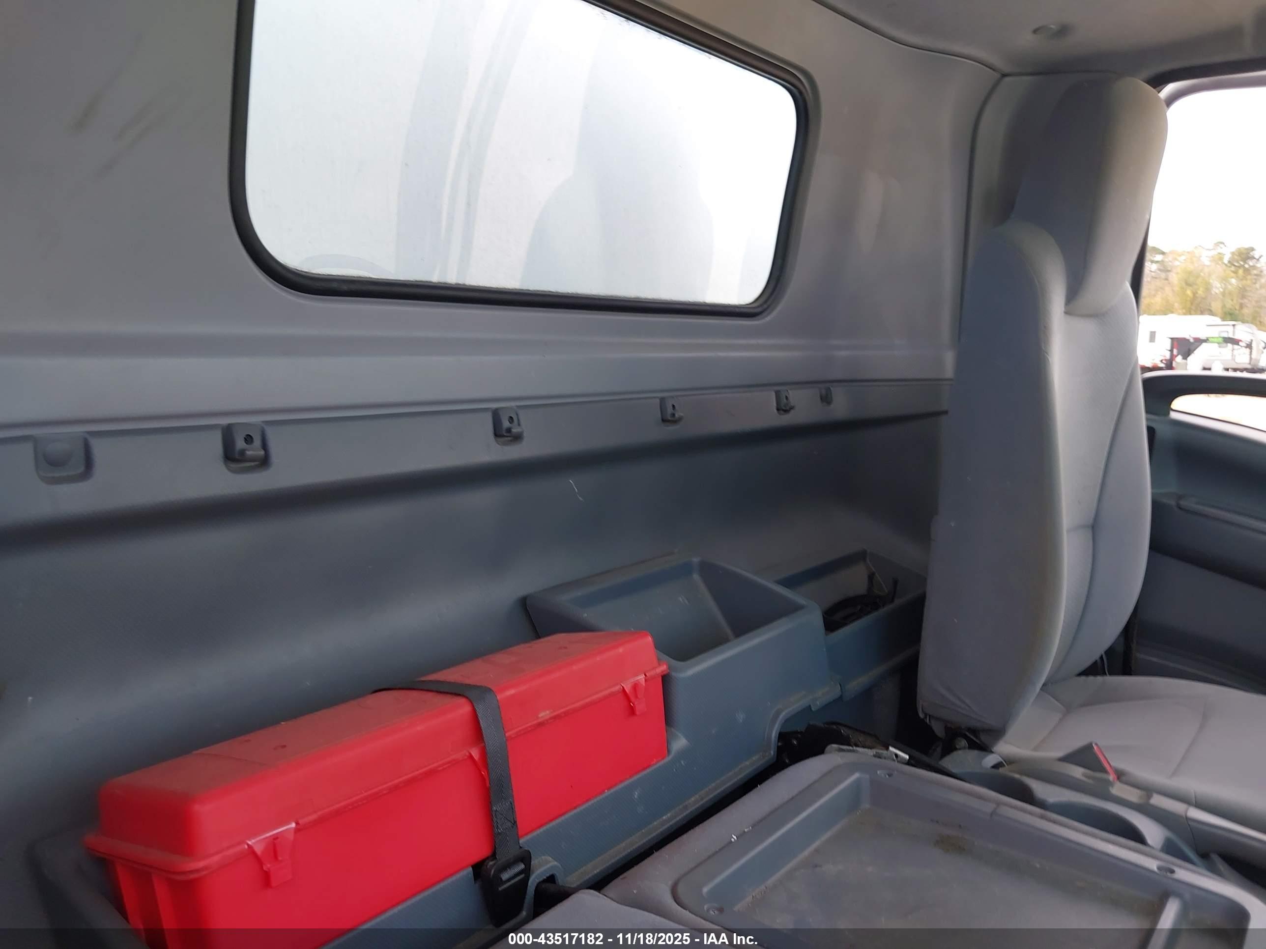 ISUZU NPR image 7
