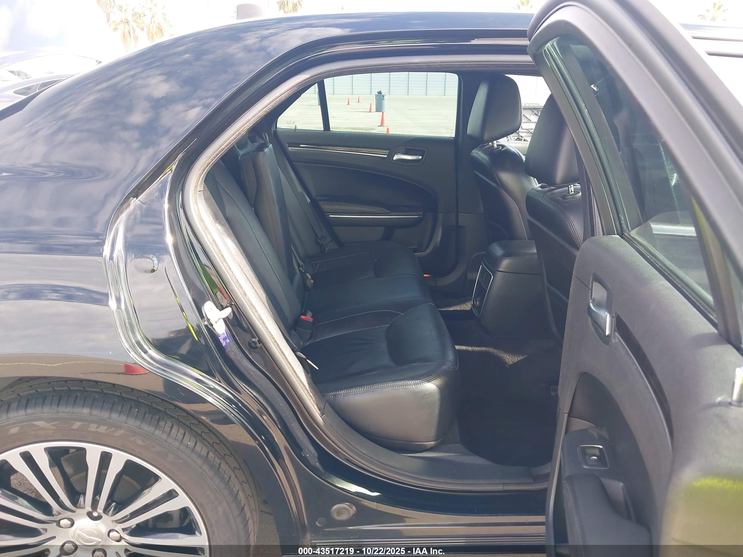 CHRYSLER 300 image 8