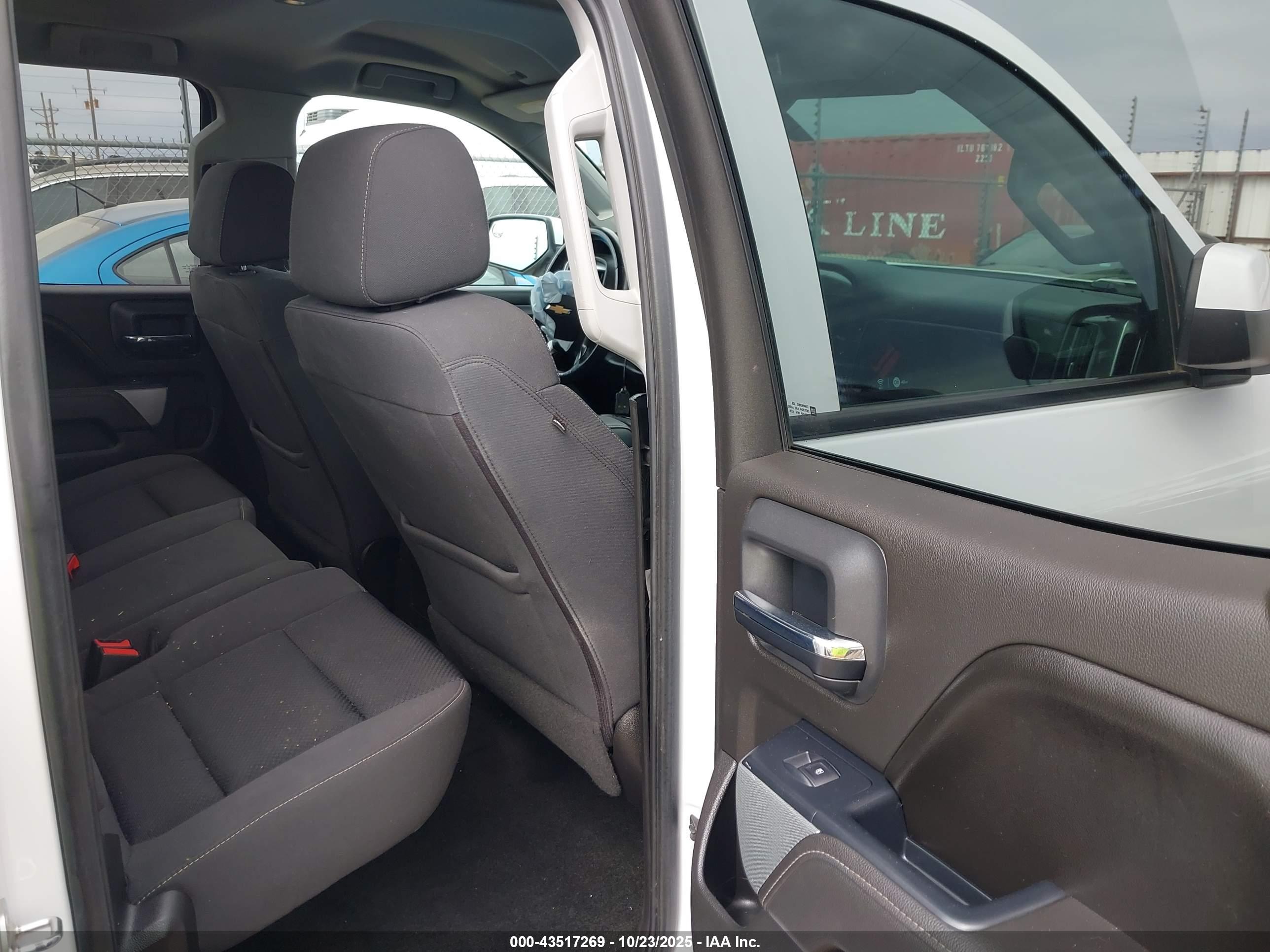 CHEVROLET SILVERADO image 8