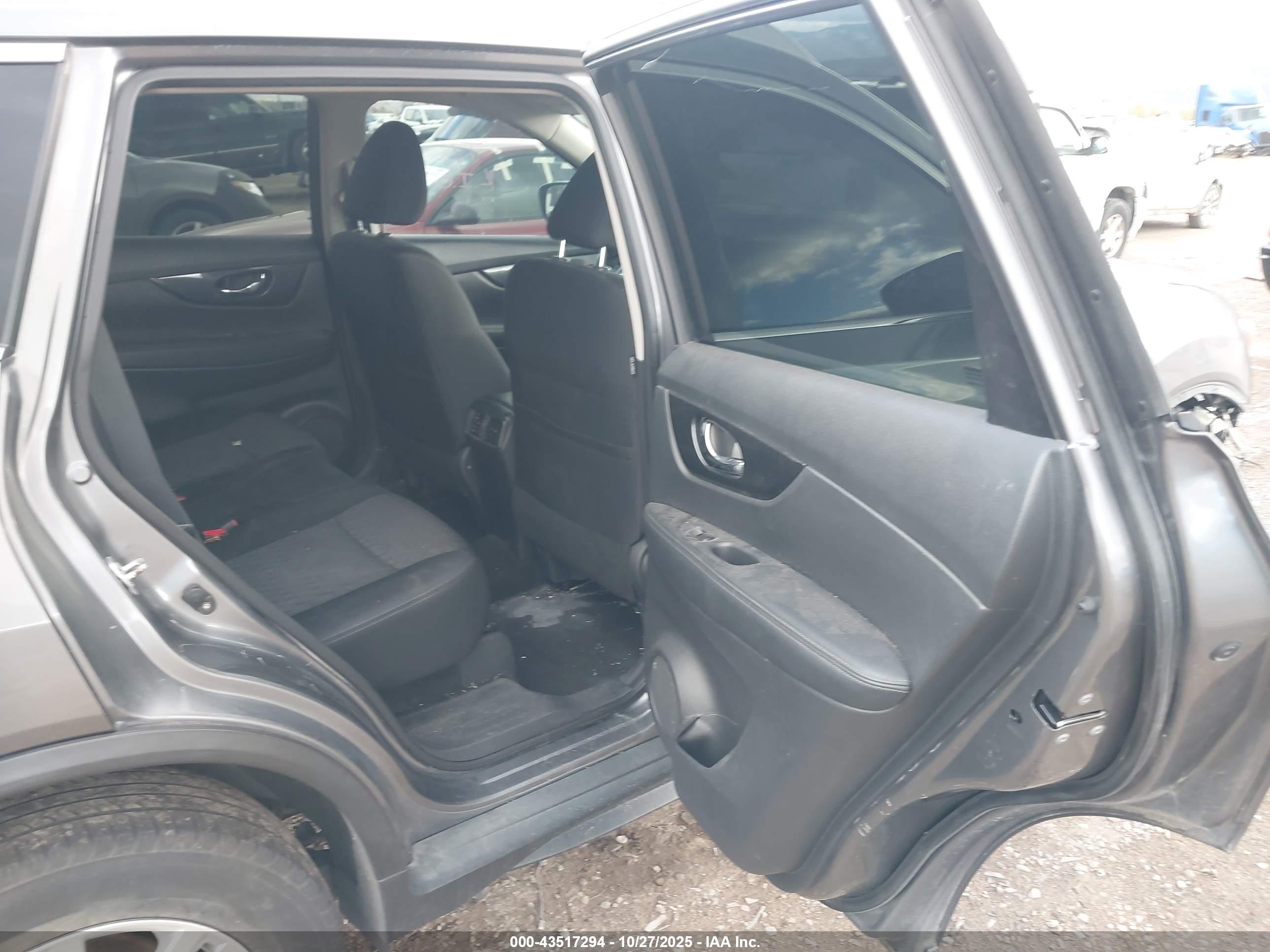 NISSAN ROGUE image 8