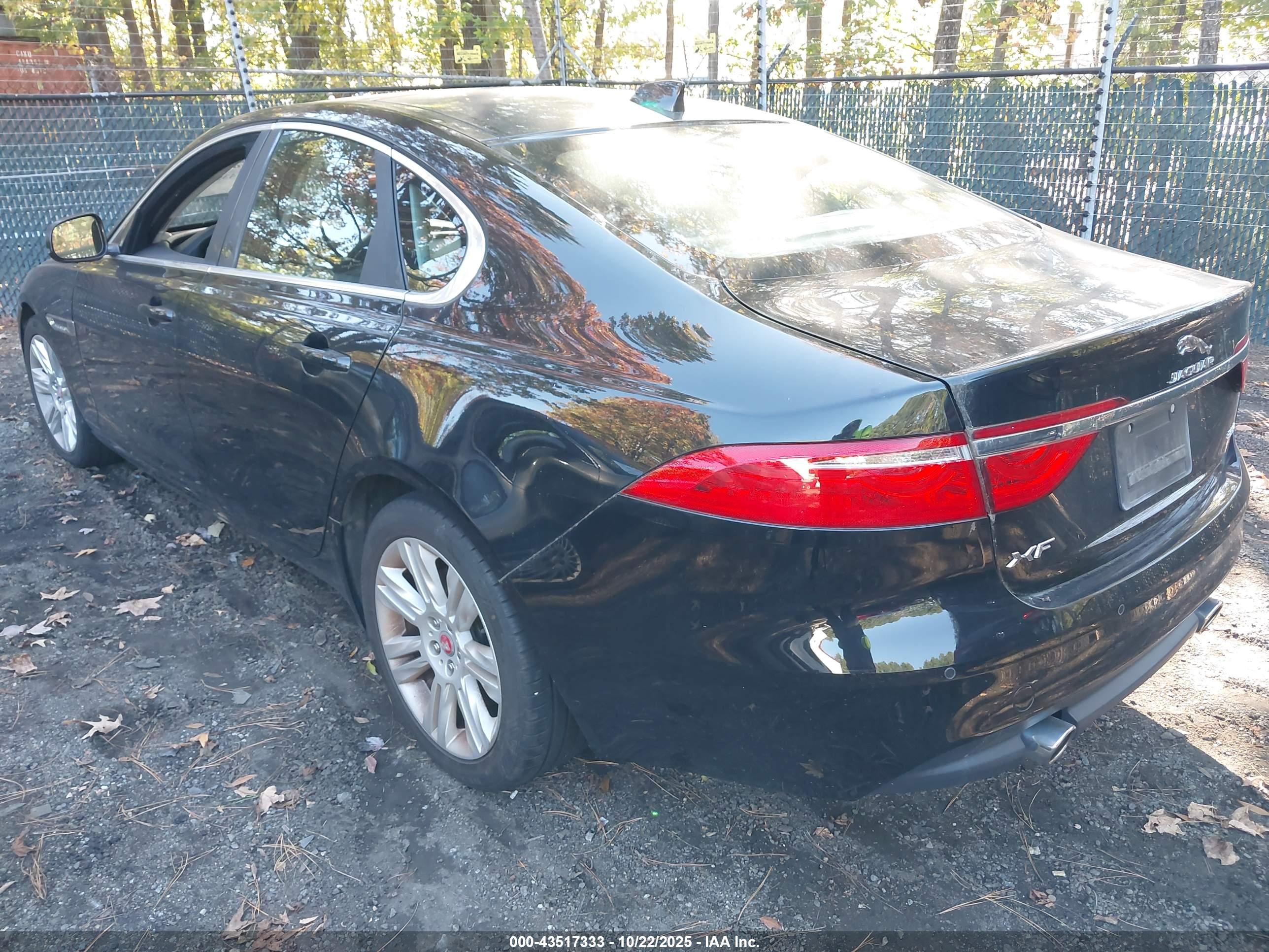 JAGUAR XF image 3