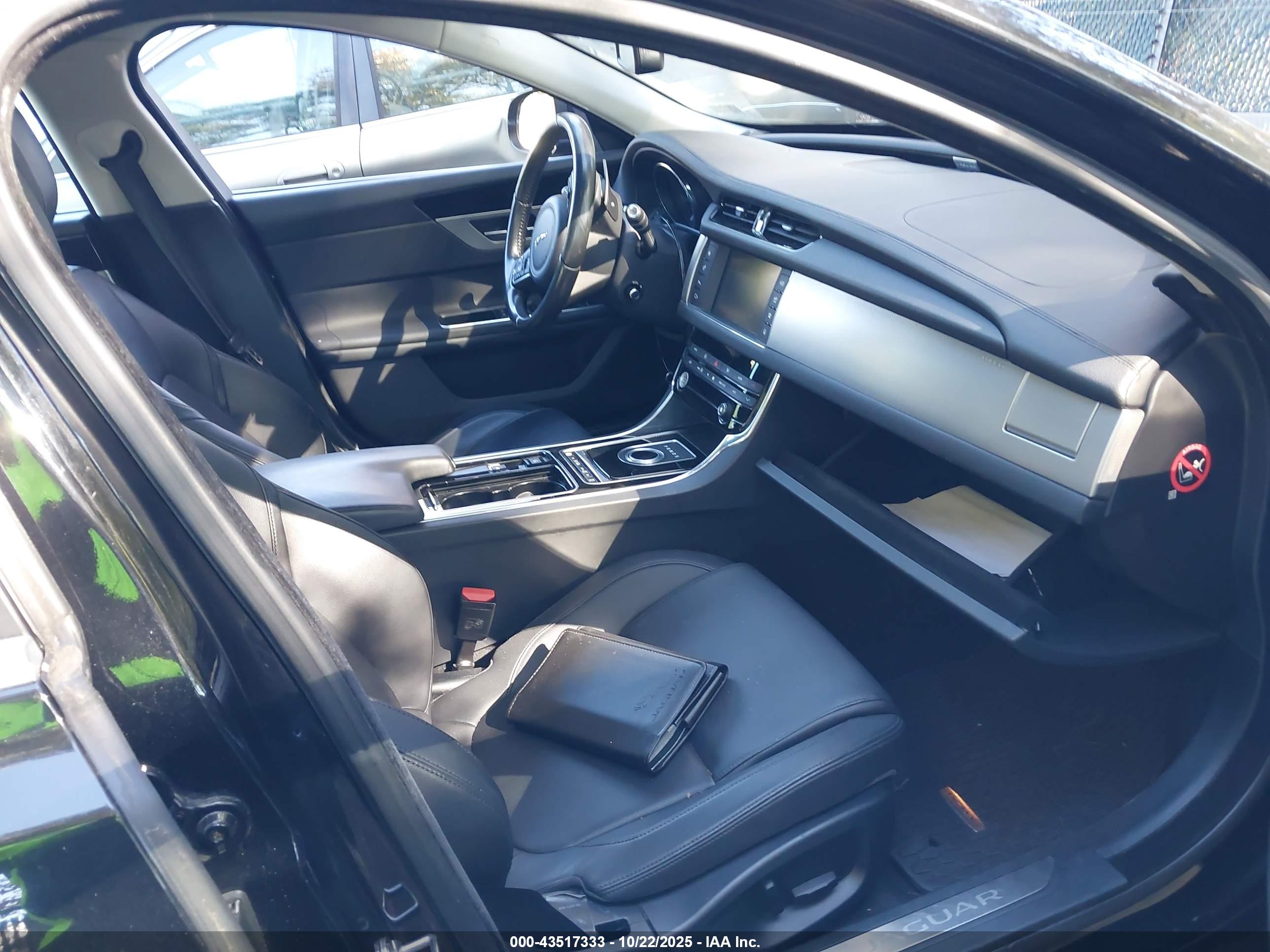 JAGUAR XF image 5