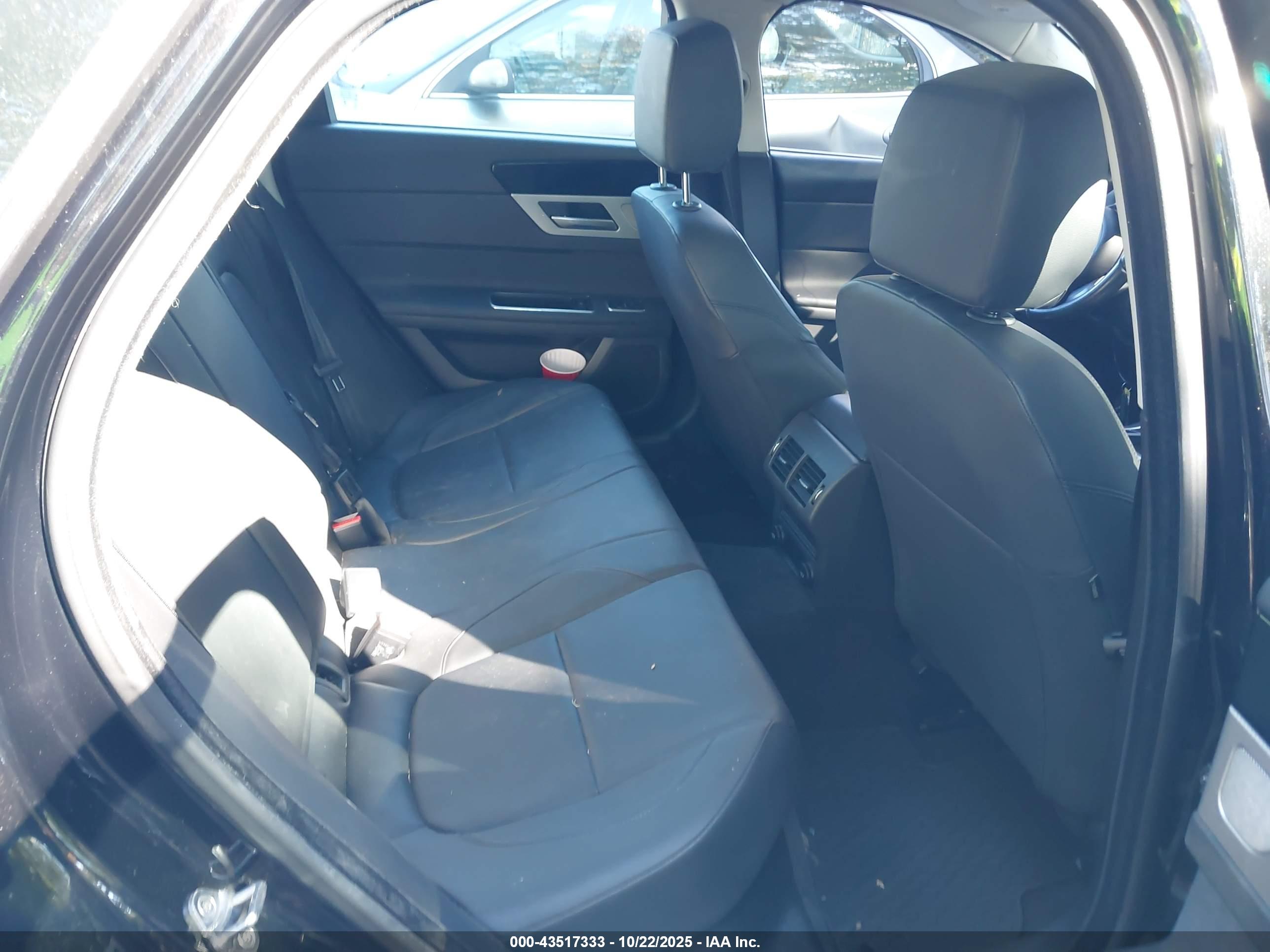 JAGUAR XF image 8