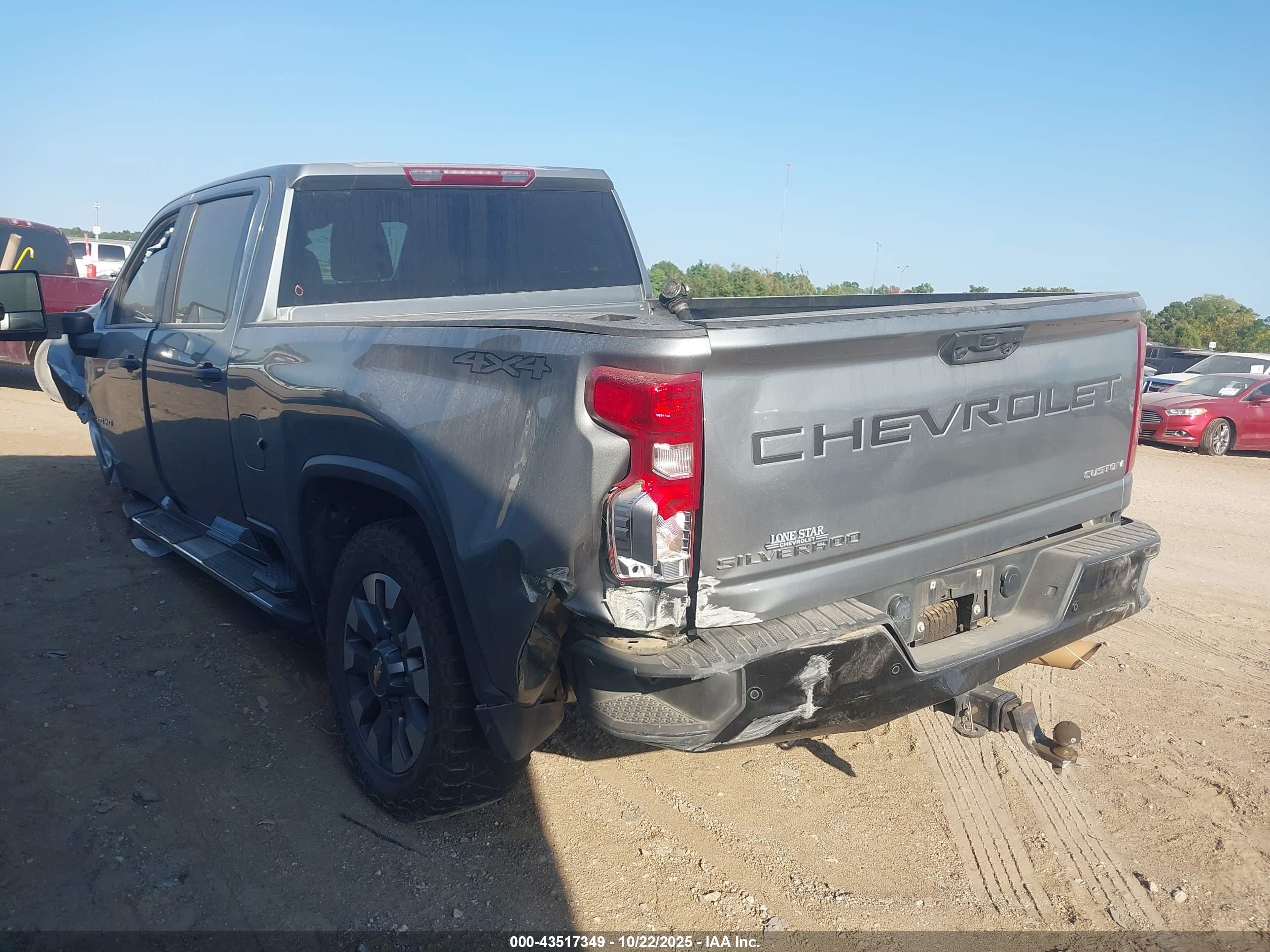 CHEVROLET SILVERADO image 3