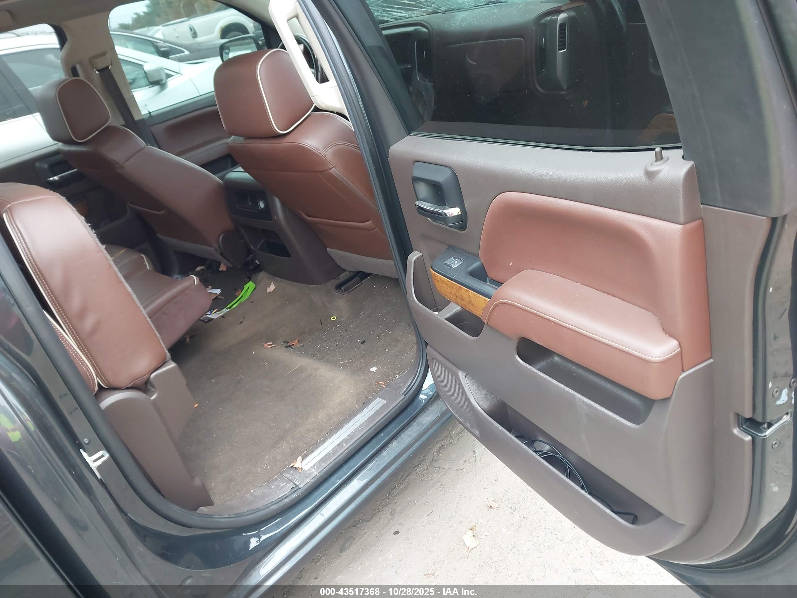 CHEVROLET SILVERADO image 8