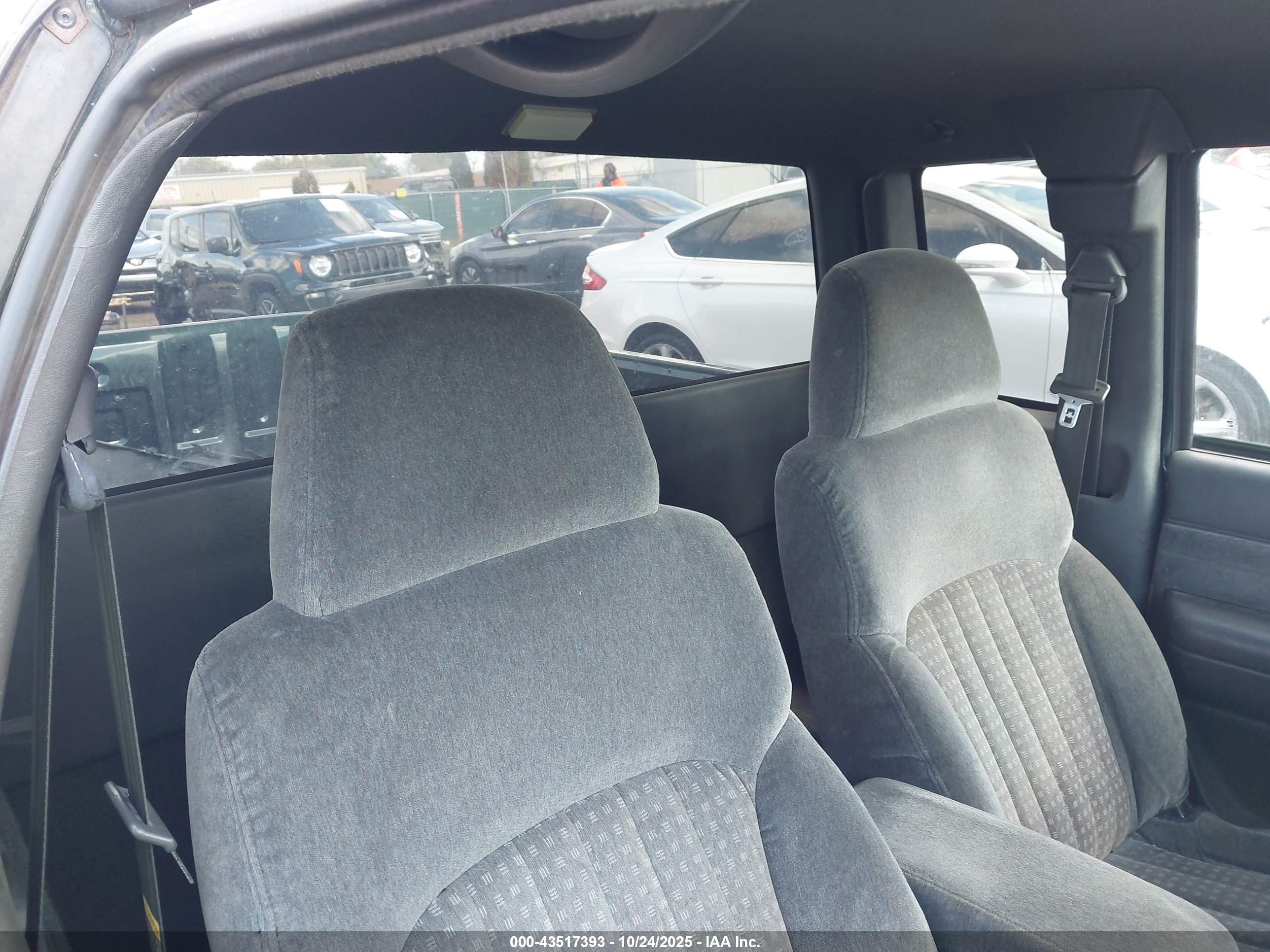 CHEVROLET S-10 image 8