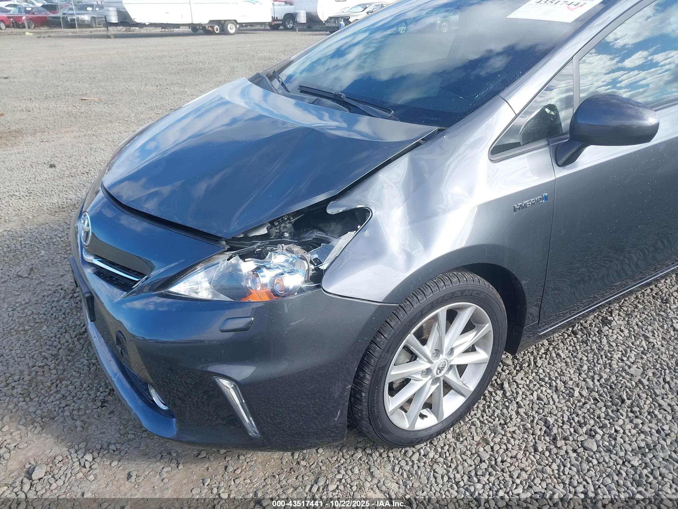 TOYOTA PRIUS image 6