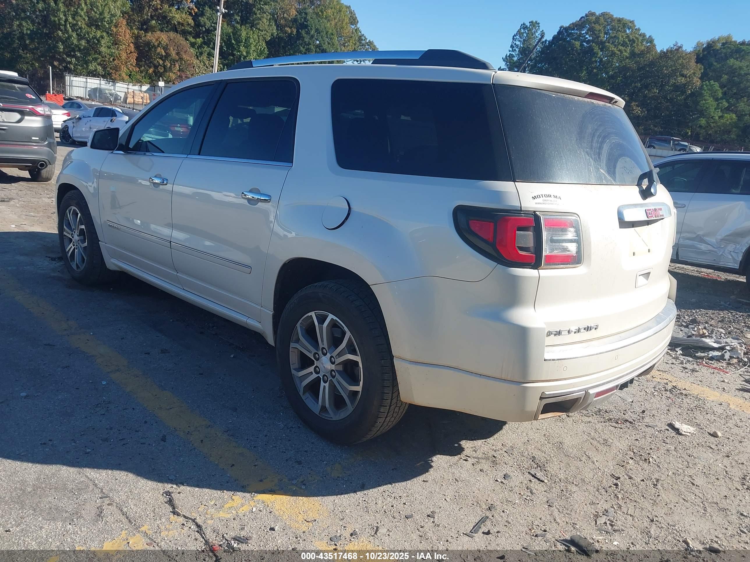 GMC ACADIA image 3
