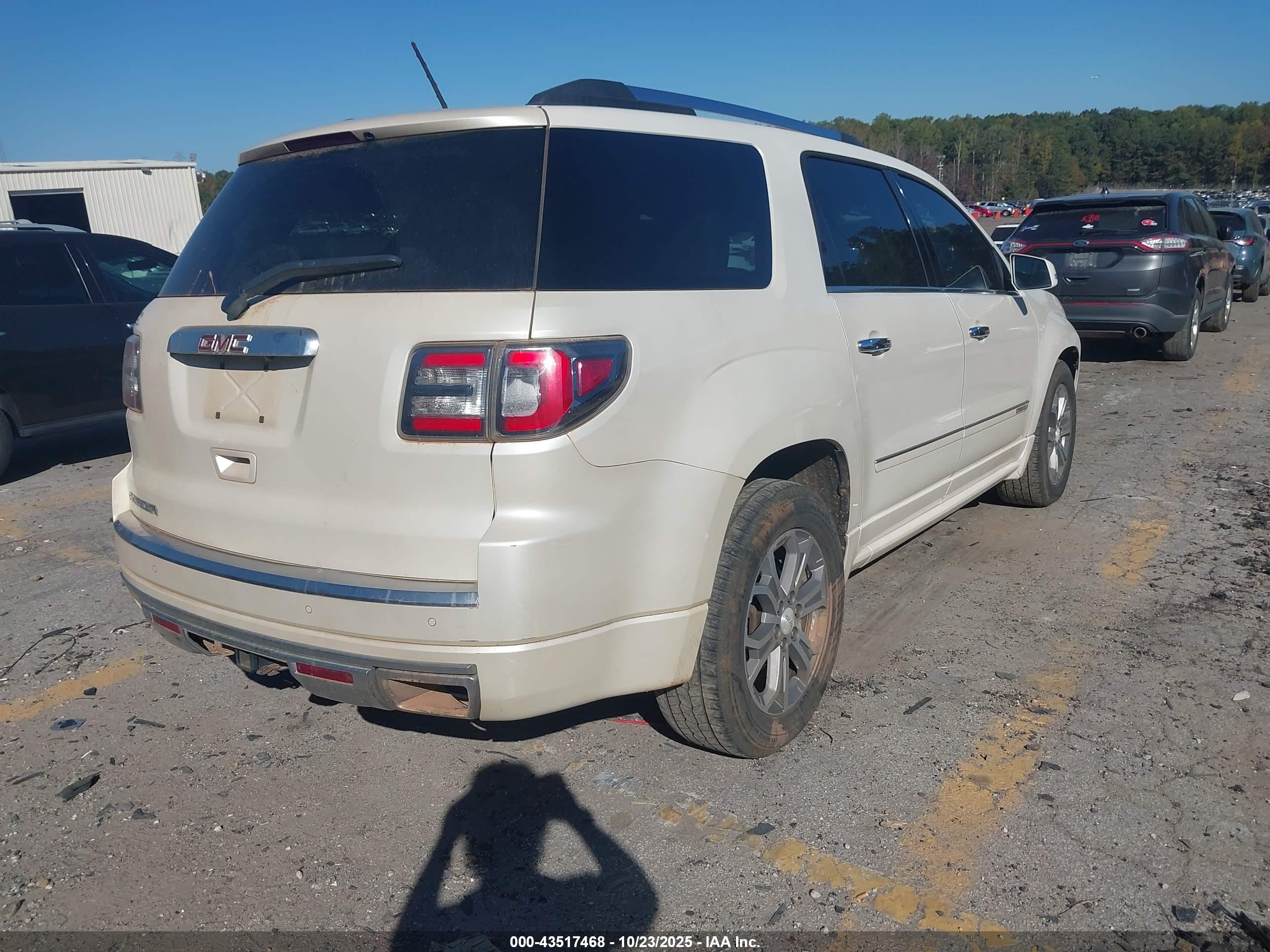 GMC ACADIA image 4