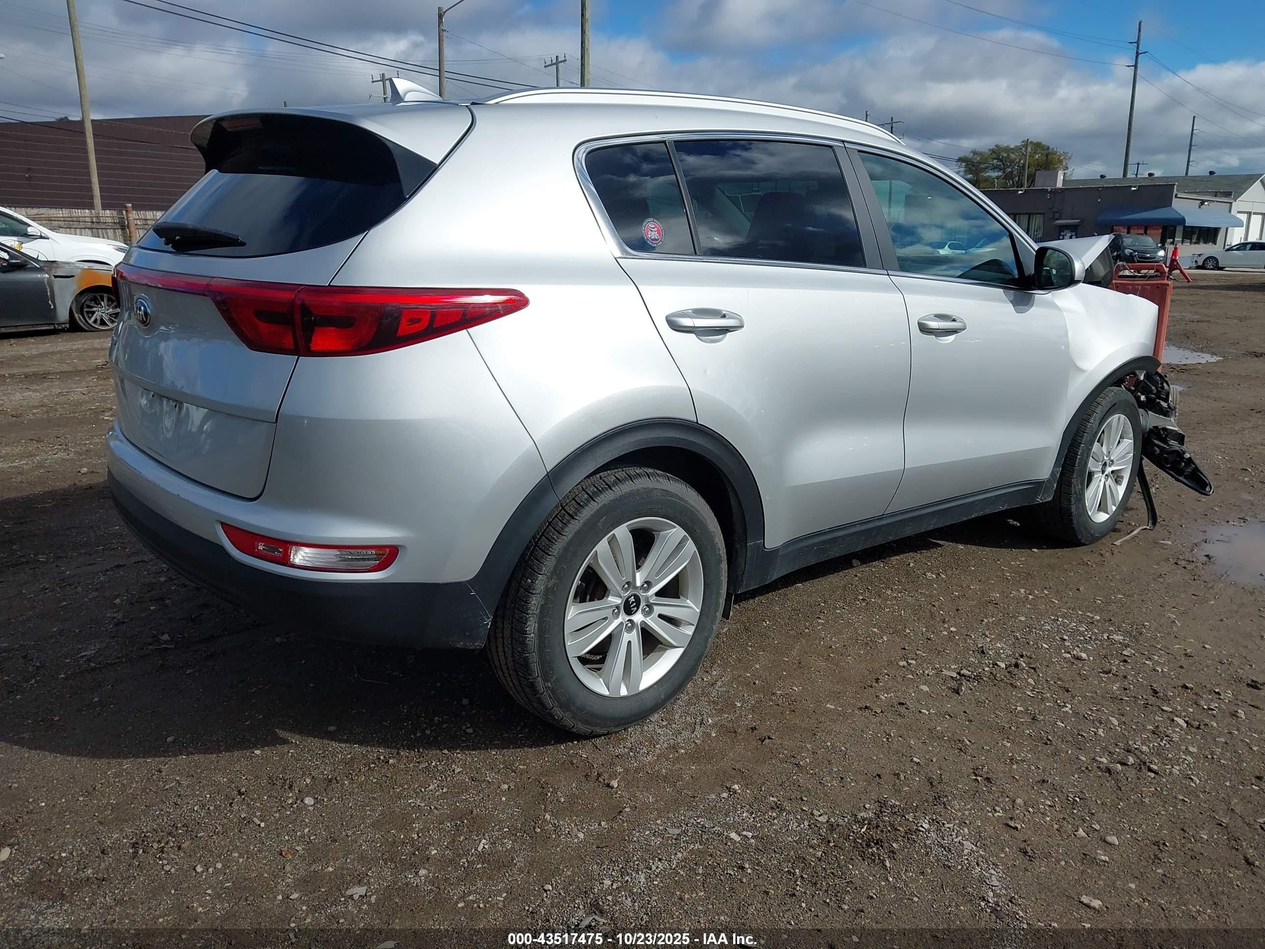 KIA SPORTAGE image 4