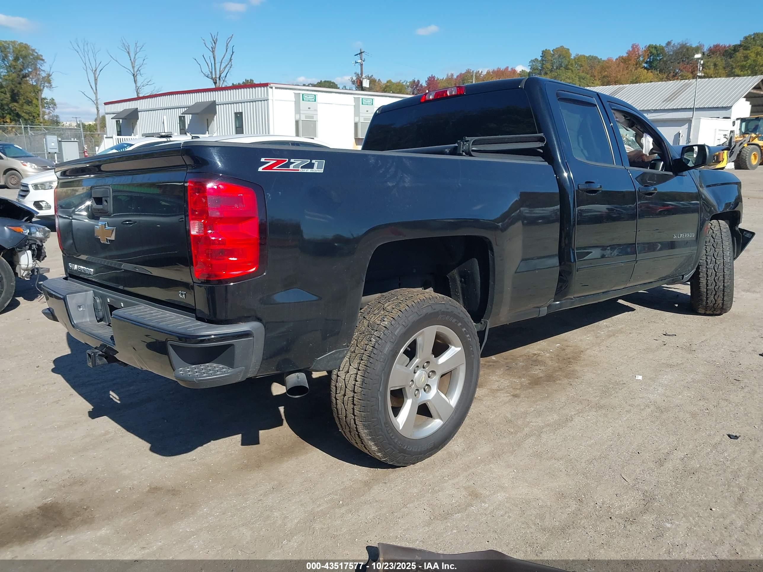 CHEVROLET SILVERADO image 4