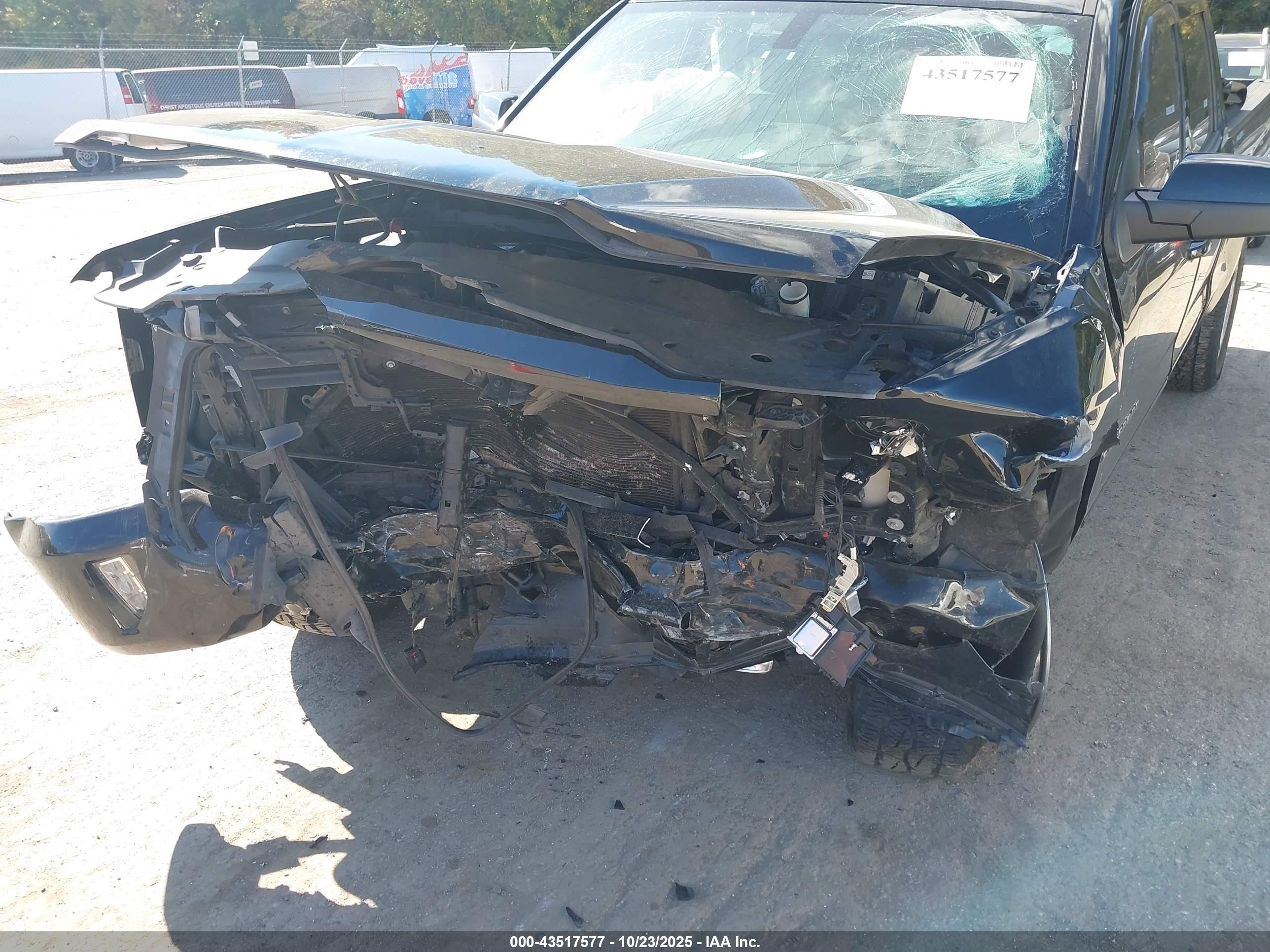 CHEVROLET SILVERADO image 6