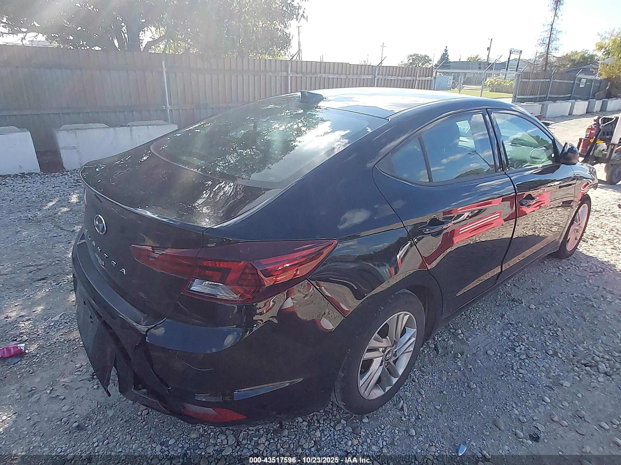 HYUNDAI ELANTRA image 4