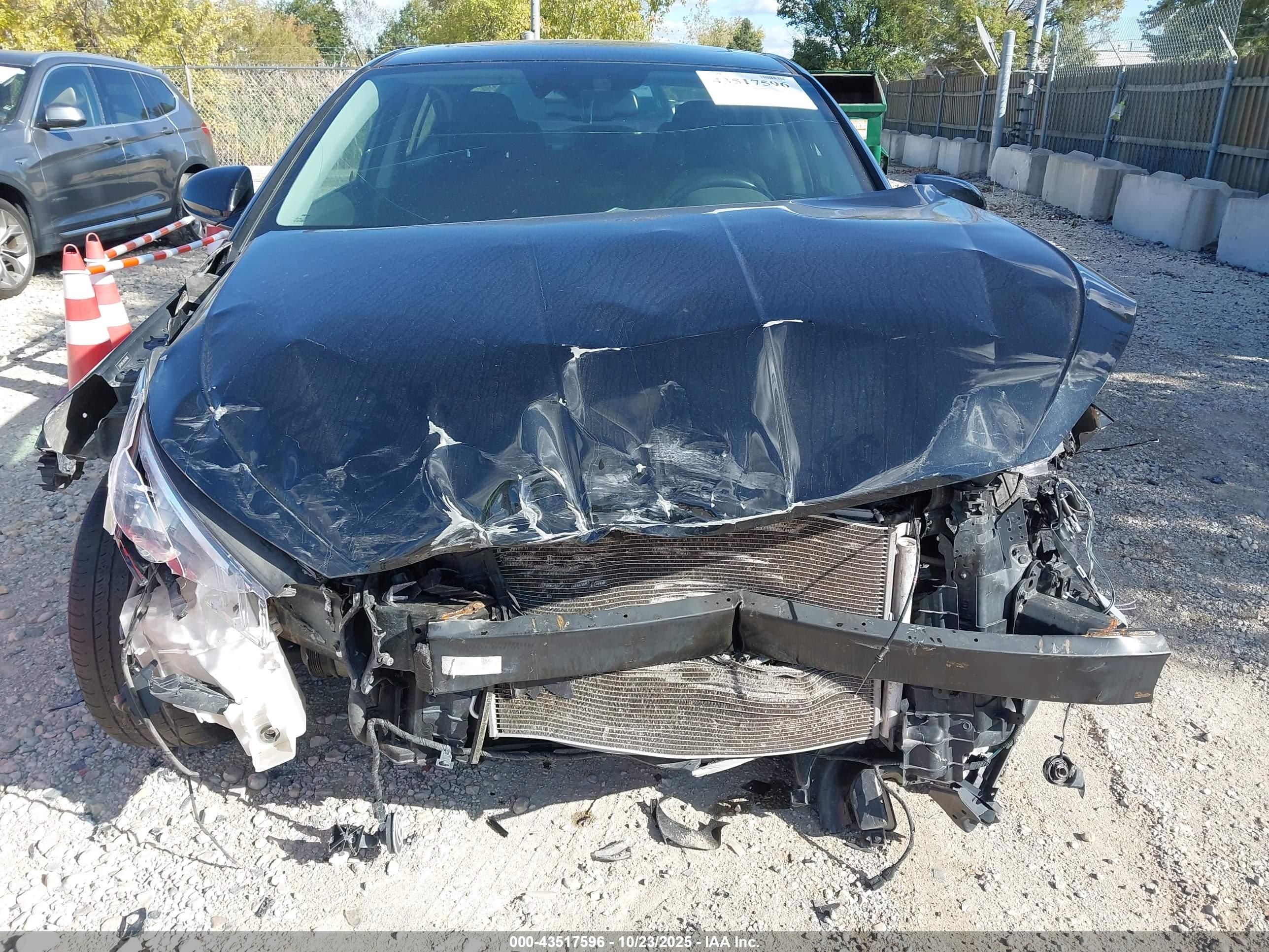 HYUNDAI ELANTRA image 6