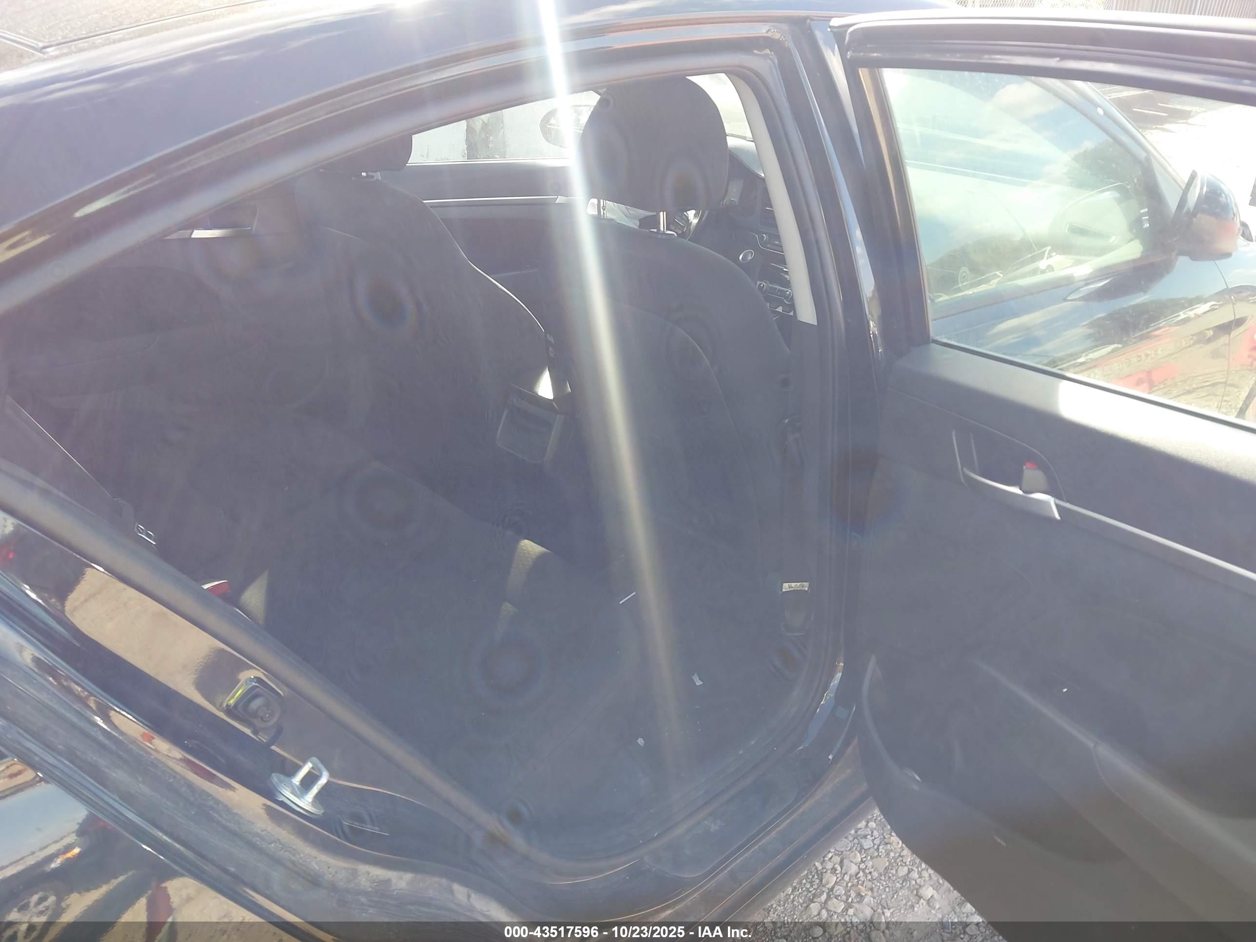 HYUNDAI ELANTRA image 8