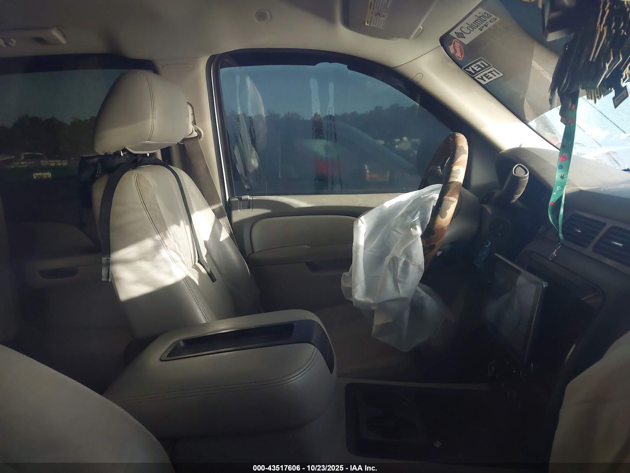 CHEVROLET SILVERADO image 5