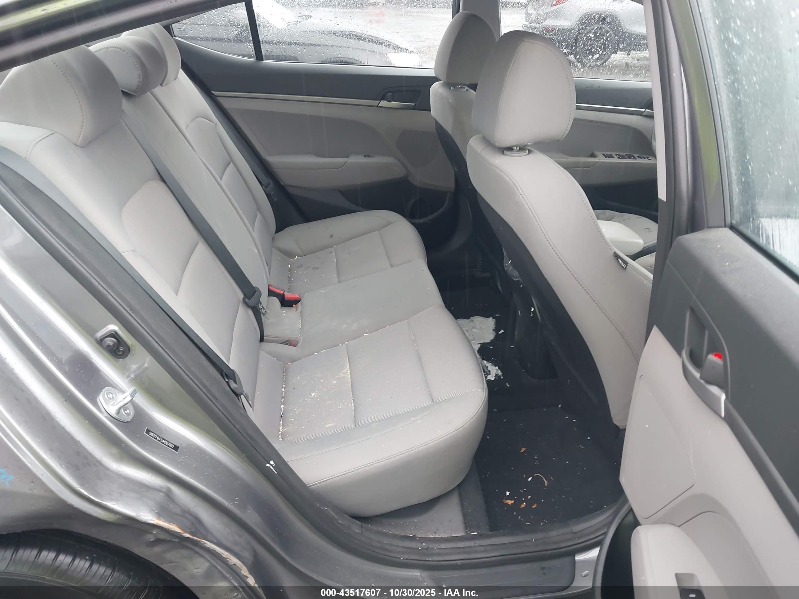 HYUNDAI ELANTRA image 8