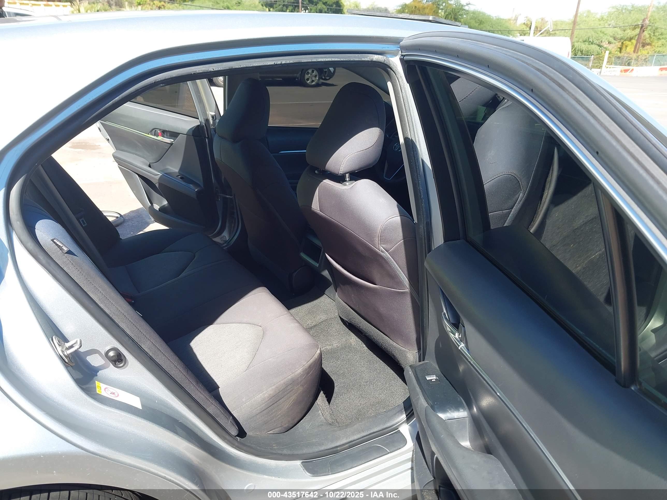 TOYOTA CAMRY image 8