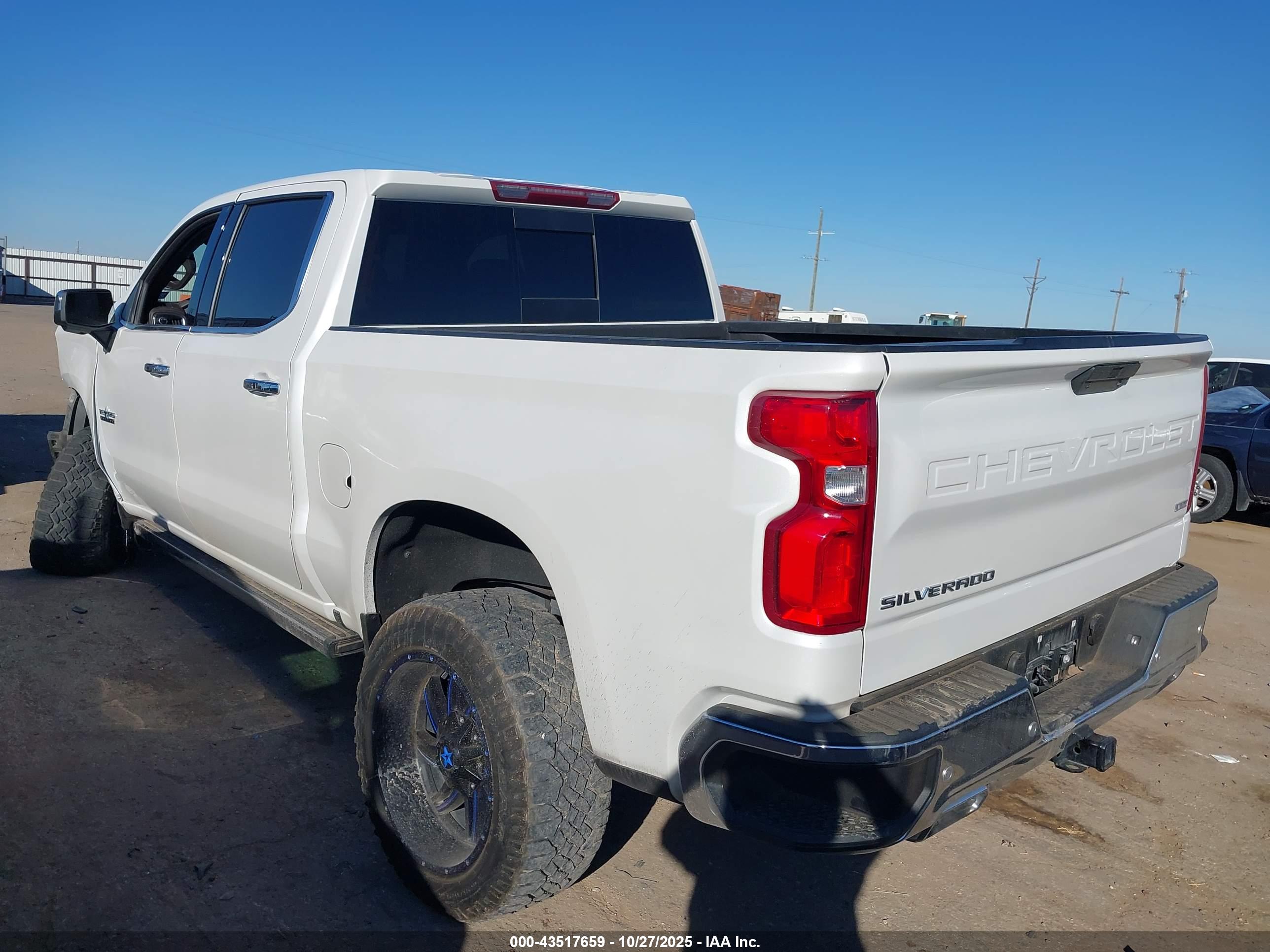 CHEVROLET SILVERADO image 3