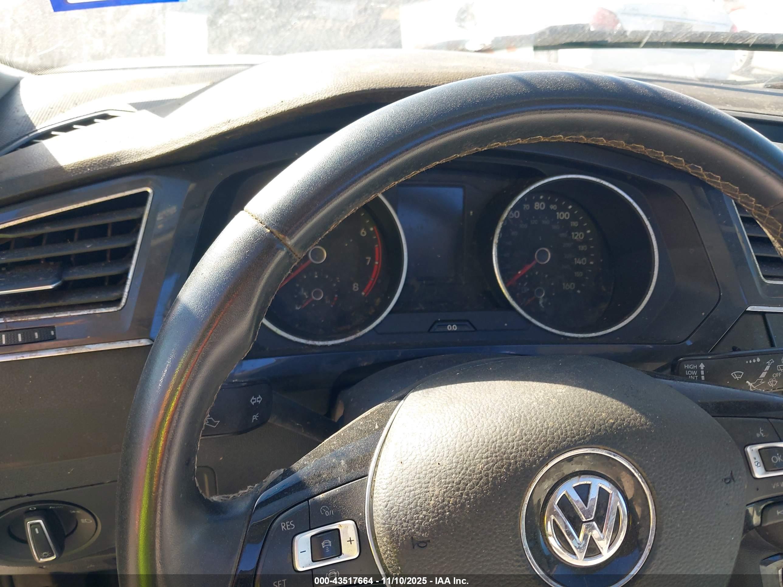 VOLKSWAGEN TIGUAN image 7
