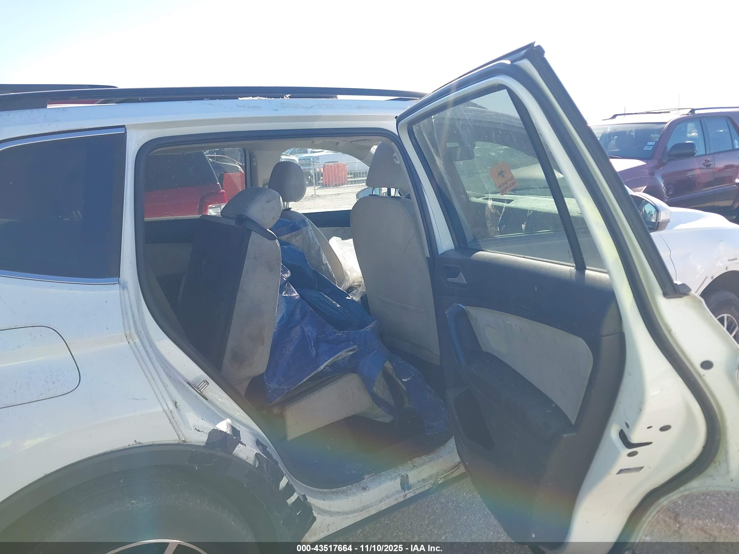 VOLKSWAGEN TIGUAN image 8