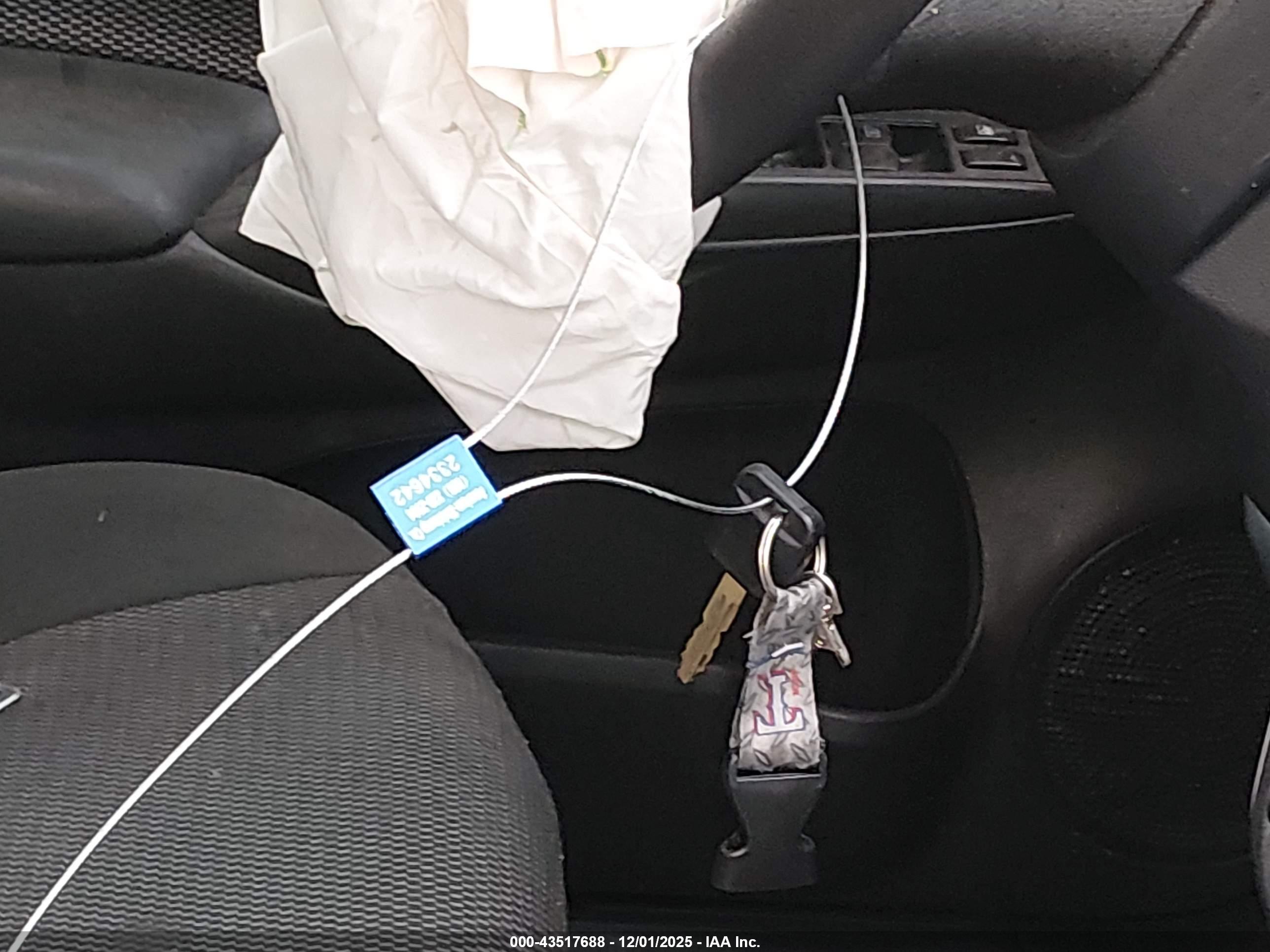 NISSAN VERSA image 11