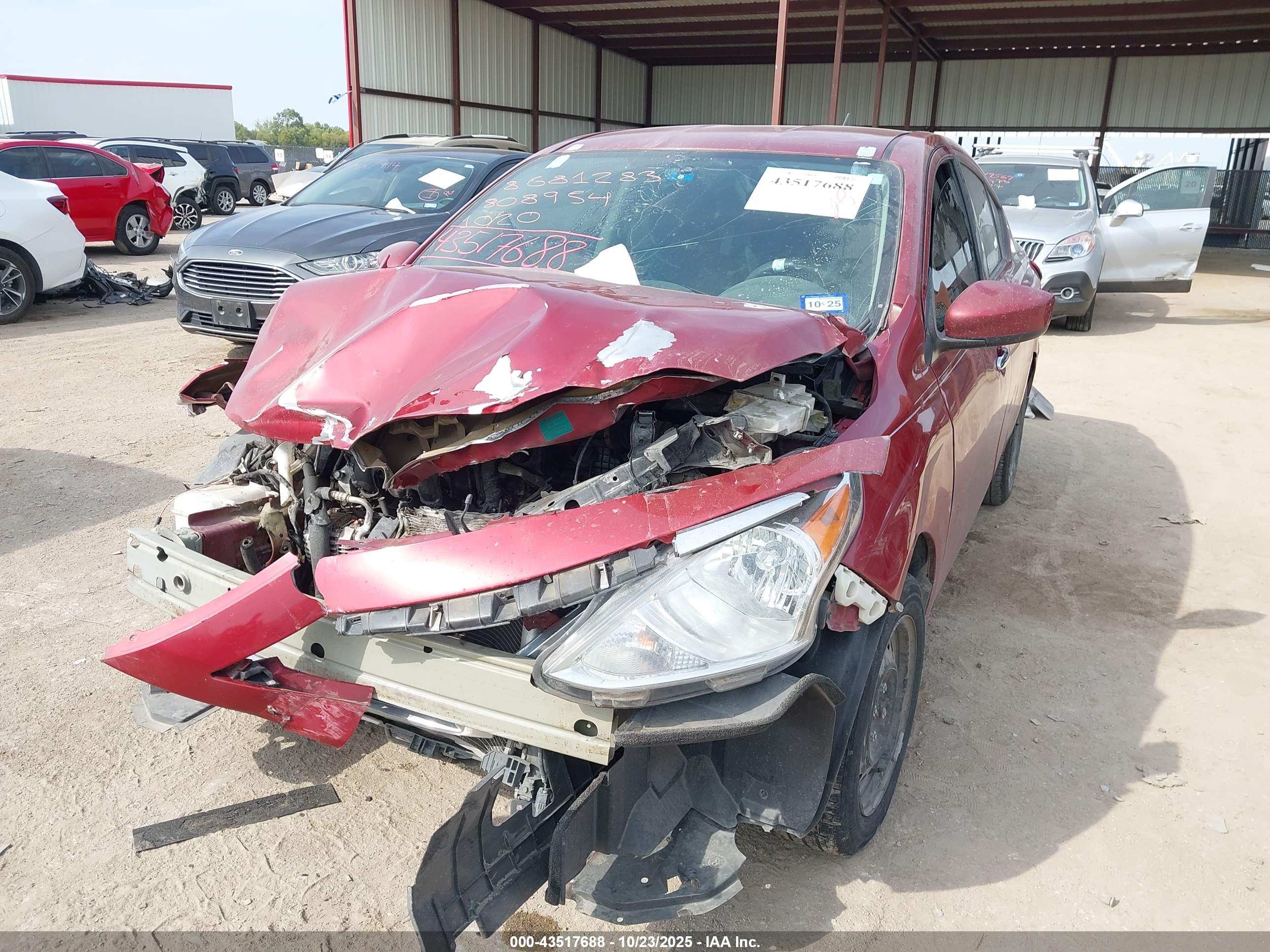 NISSAN VERSA image 2