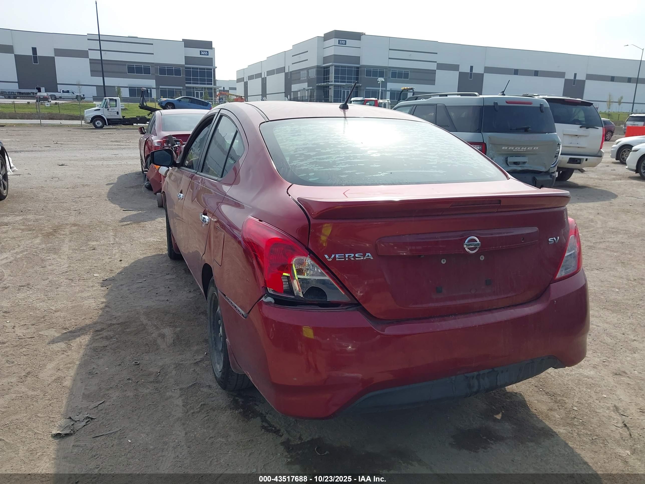 NISSAN VERSA image 3