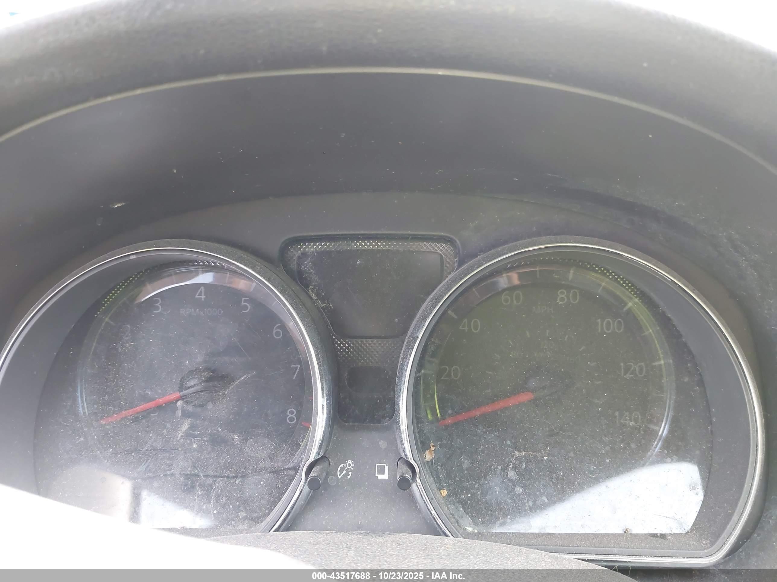 NISSAN VERSA image 7
