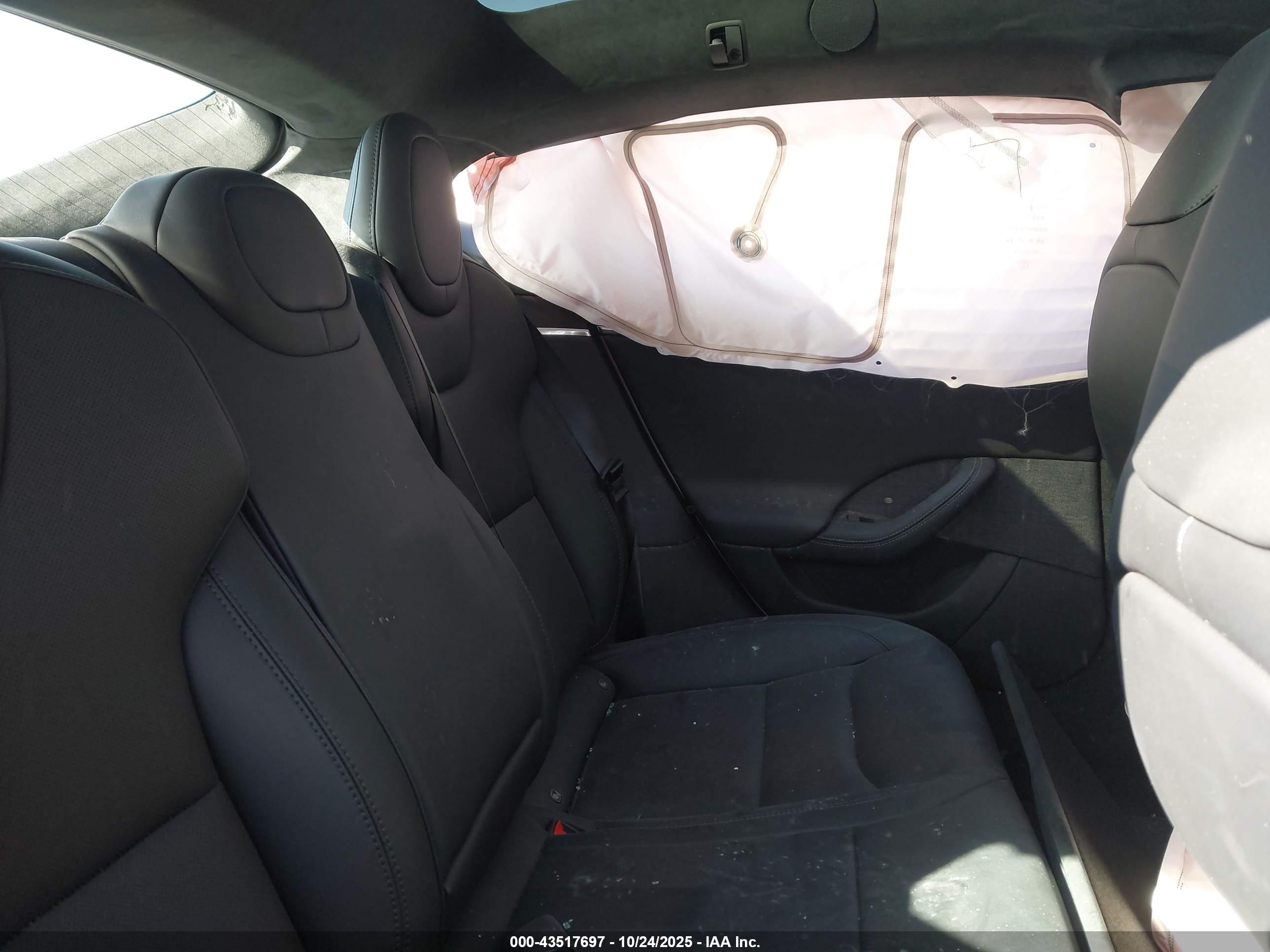 TESLA MODEL image 8