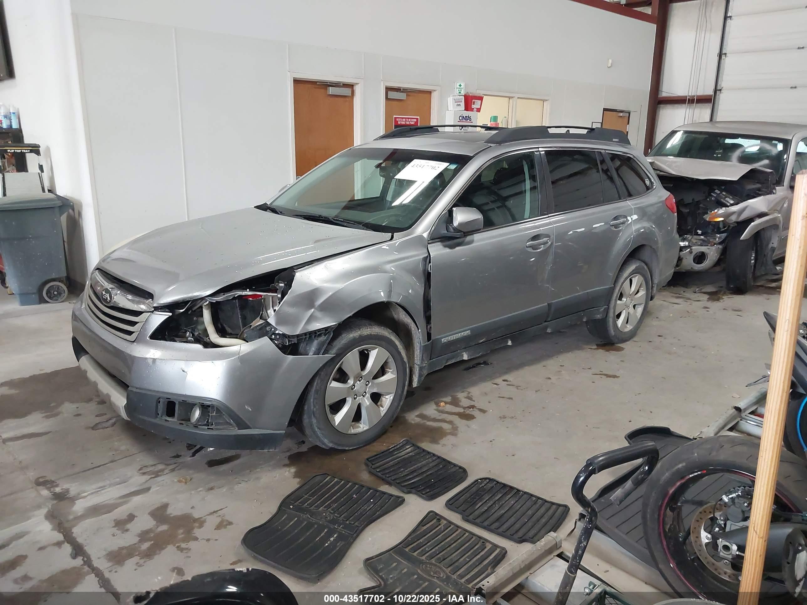 SUBARU OUTBACK image 2