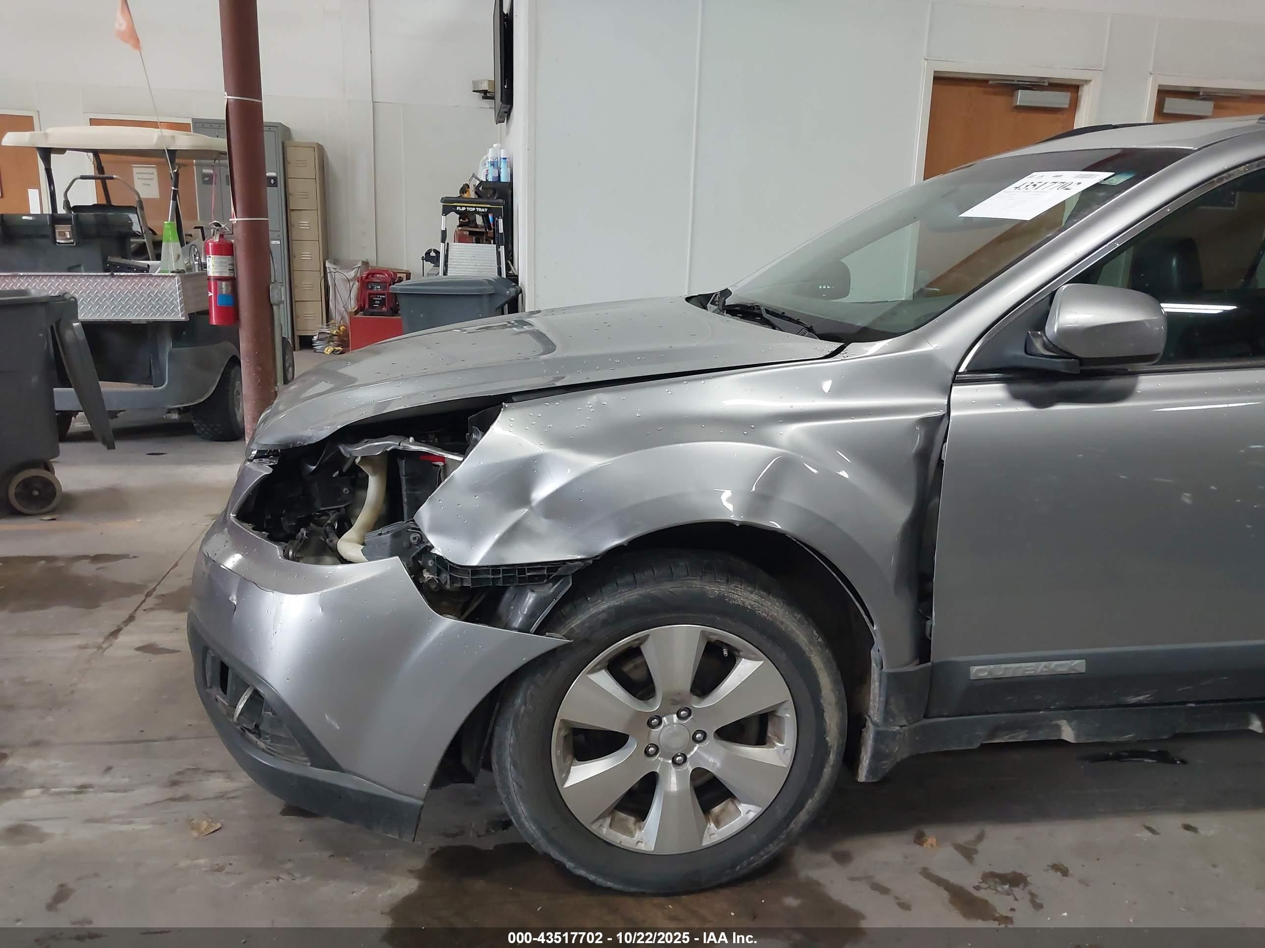 SUBARU OUTBACK image 6