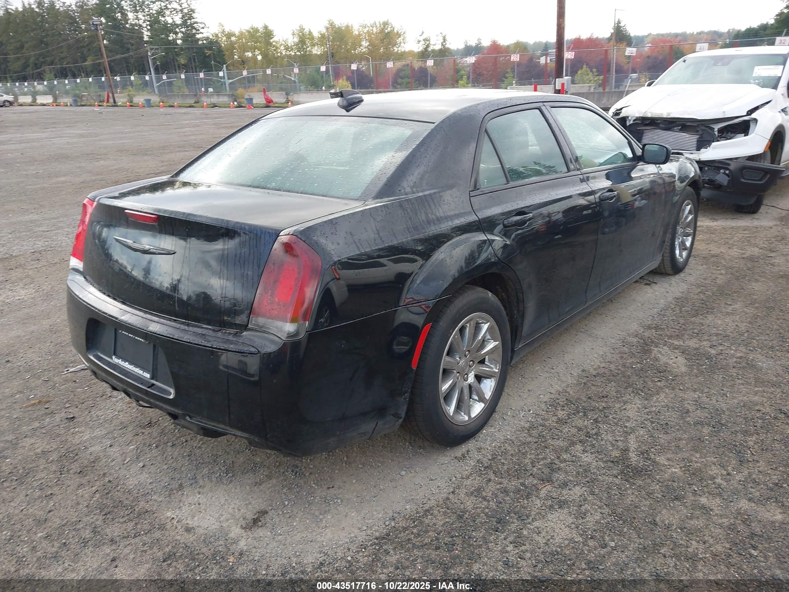 CHRYSLER 300 image 4