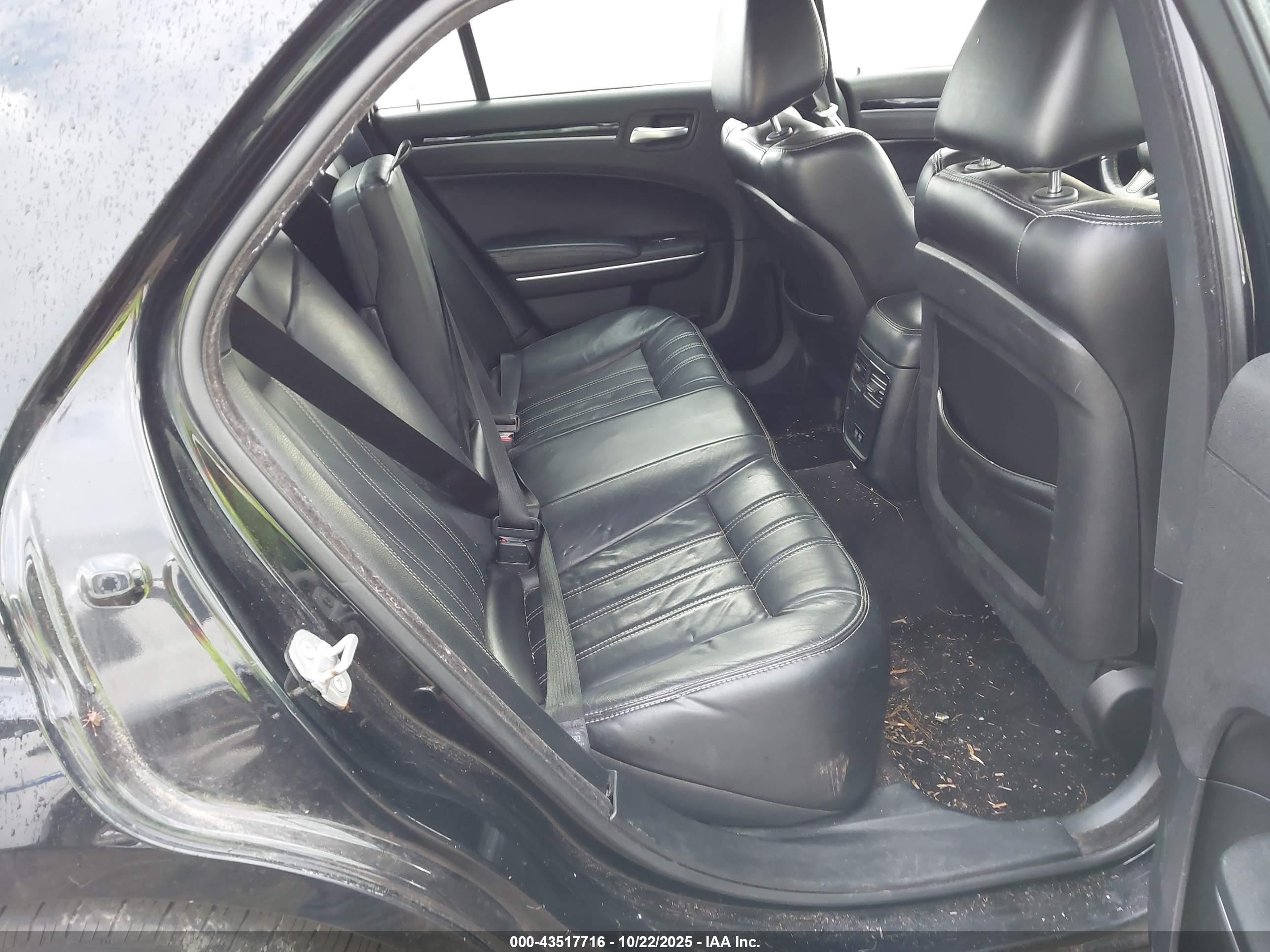 CHRYSLER 300 image 8