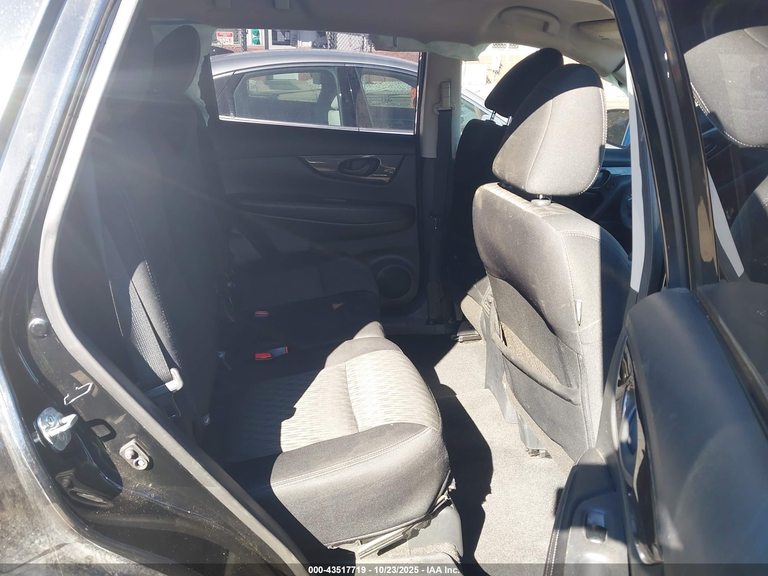 NISSAN ROGUE image 8