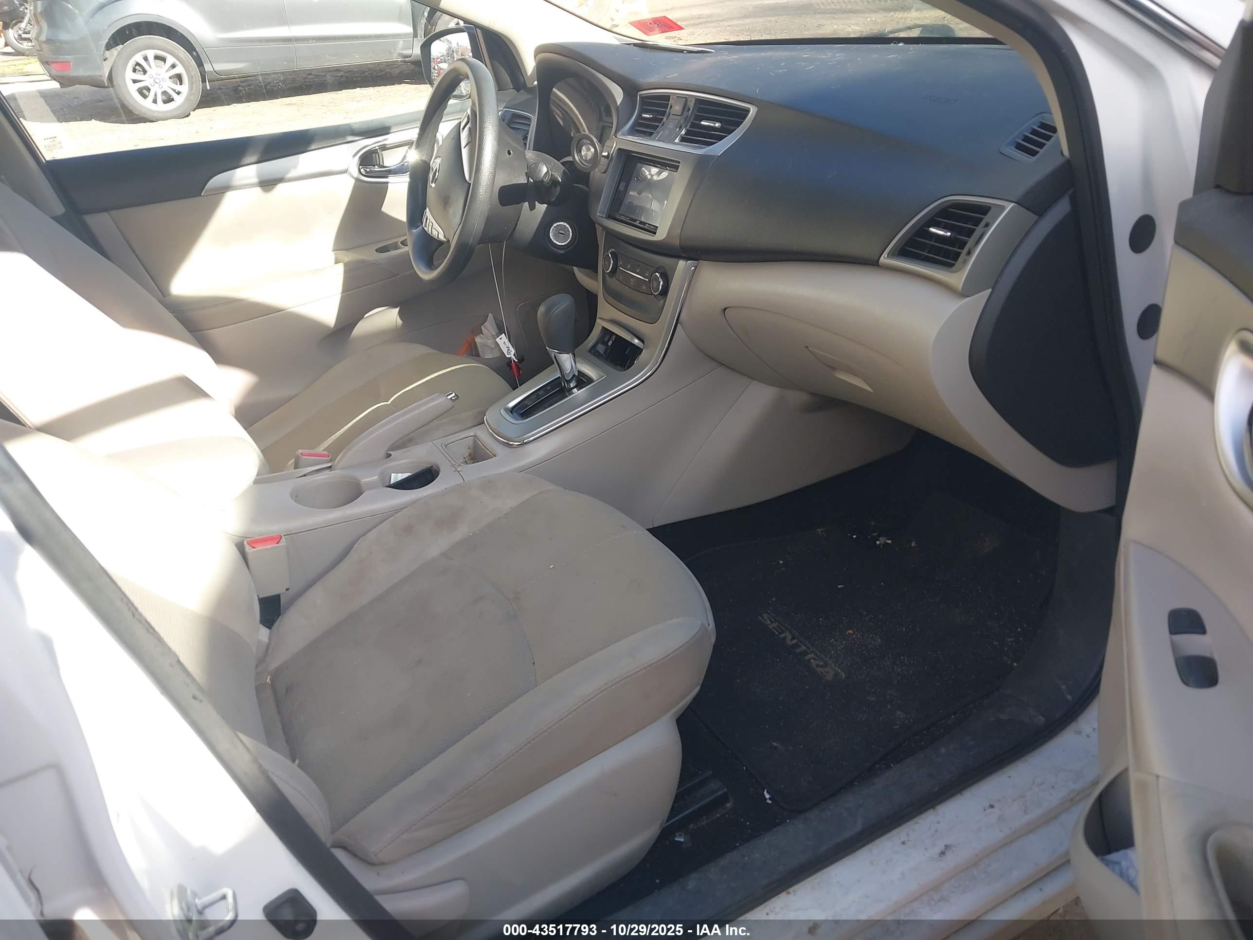 NISSAN SENTRA image 5