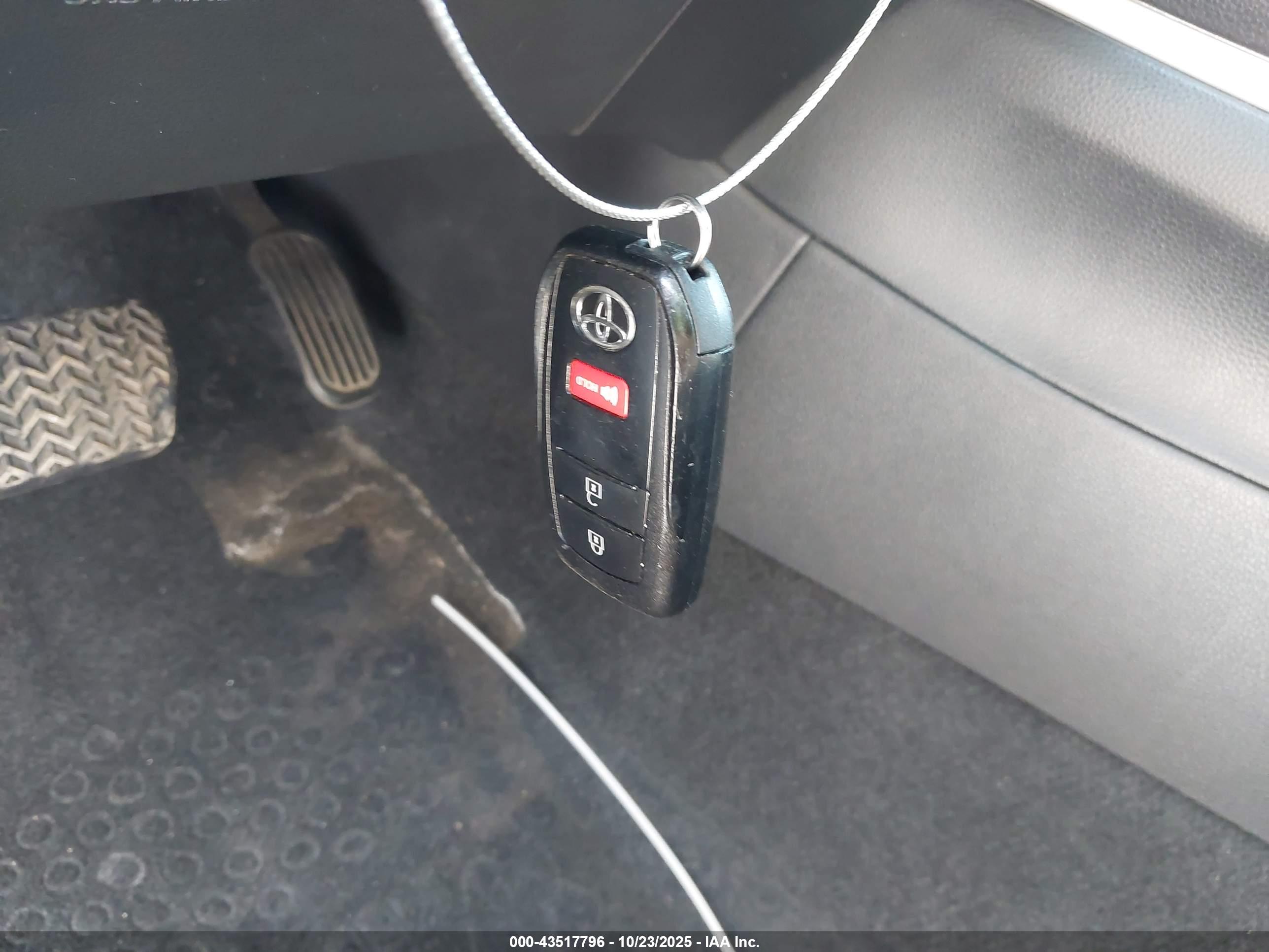 TOYOTA COROLLA image 11