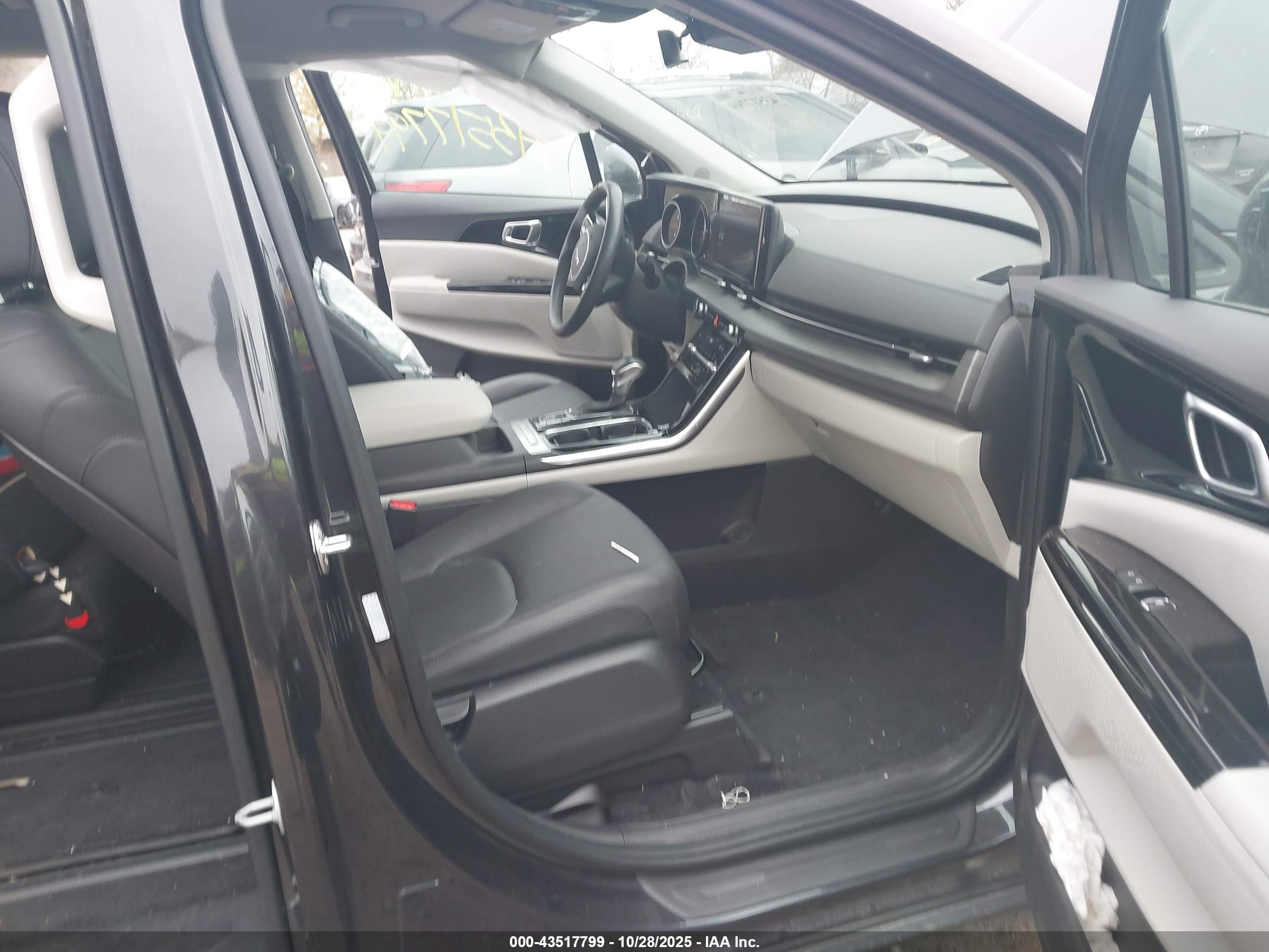 KIA CARNIVAL image 5