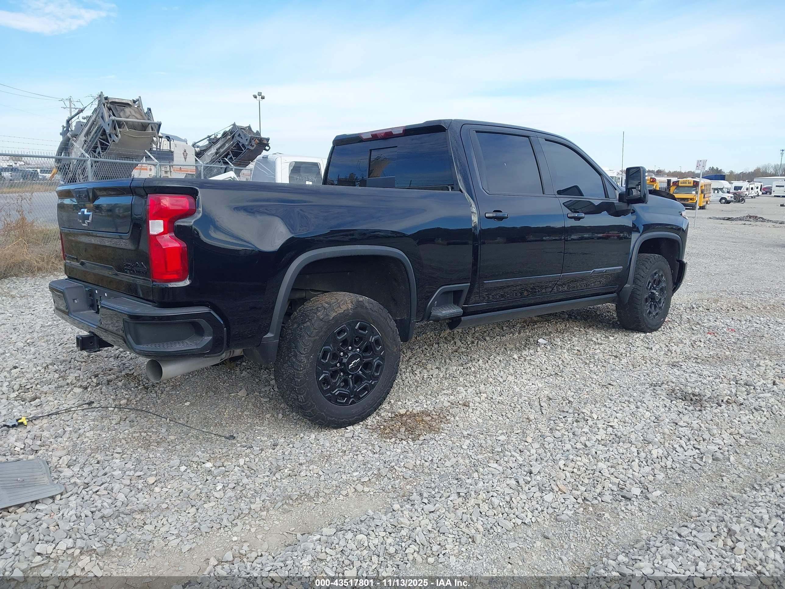 CHEVROLET SILVERADO image 4