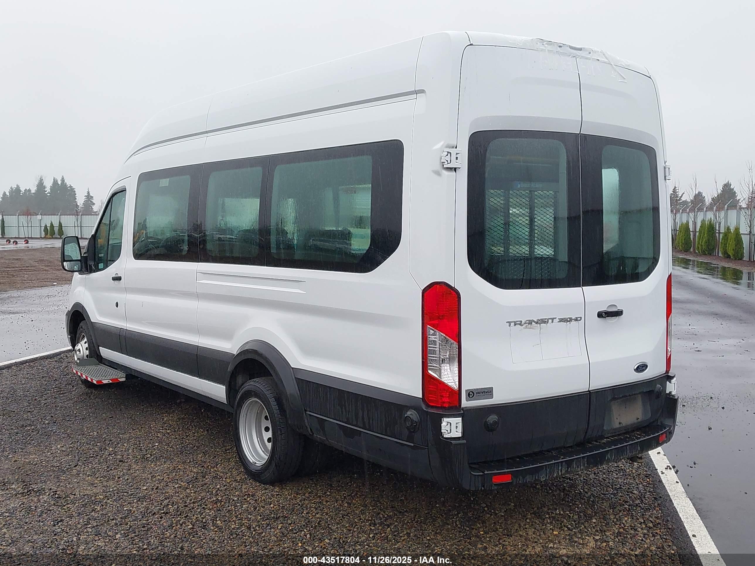 FORD TRANSIT-350 image 3