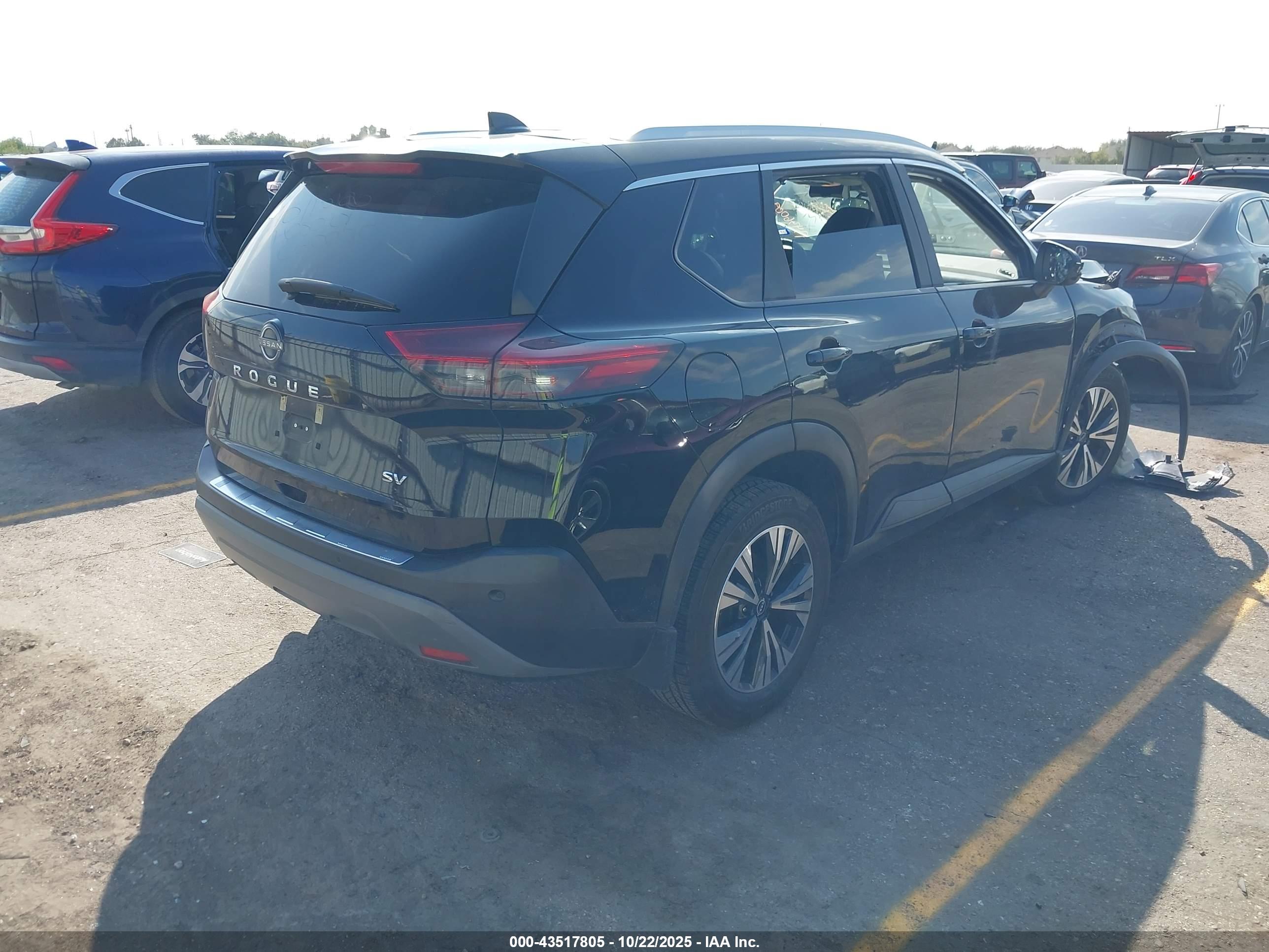 NISSAN ROGUE image 4