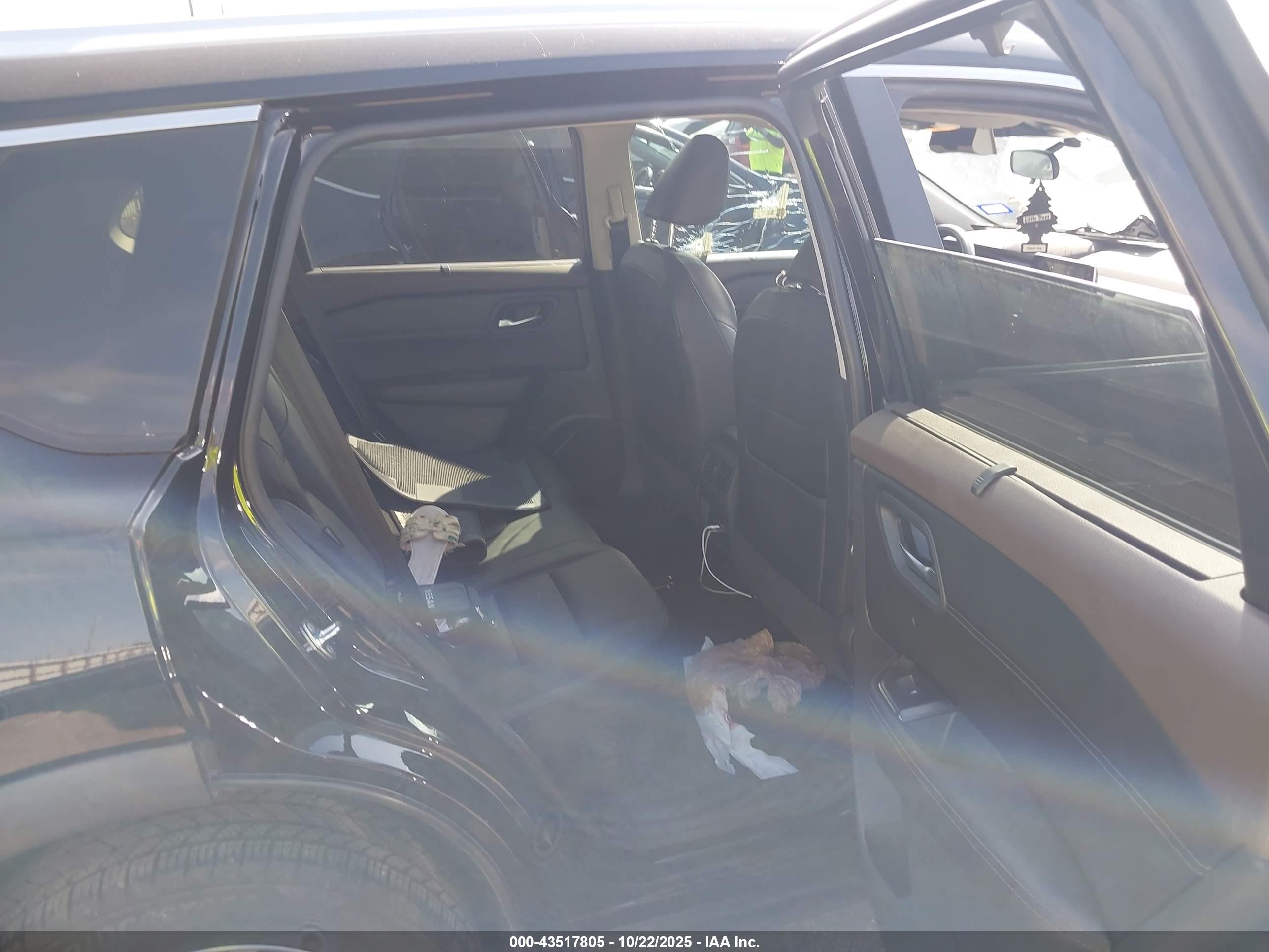 NISSAN ROGUE image 8