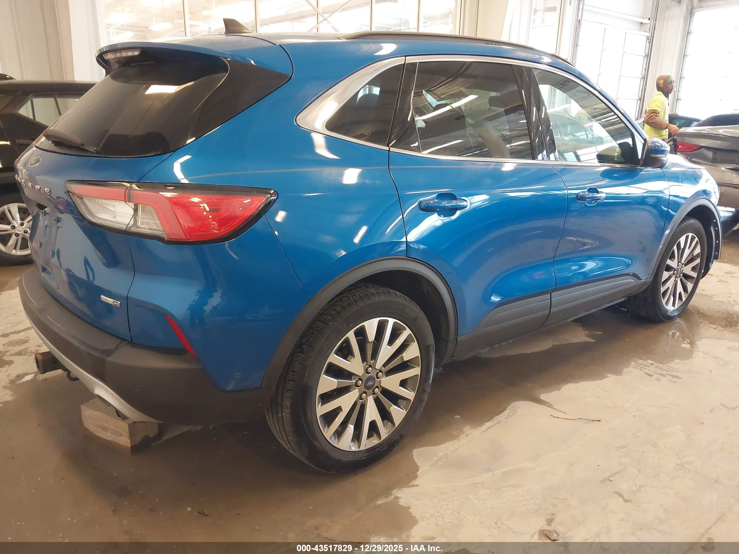 FORD ESCAPE image 4