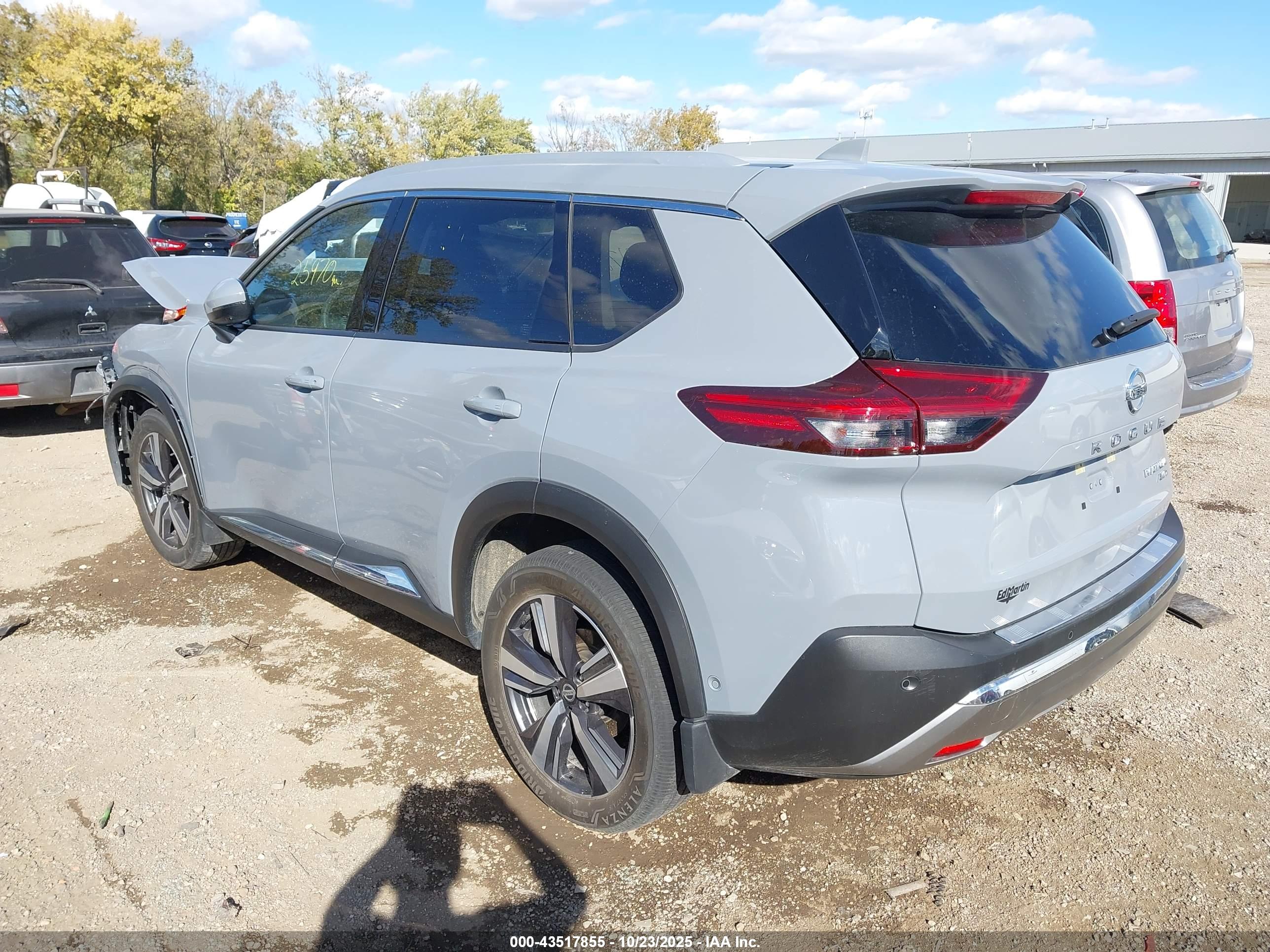 NISSAN ROGUE image 3