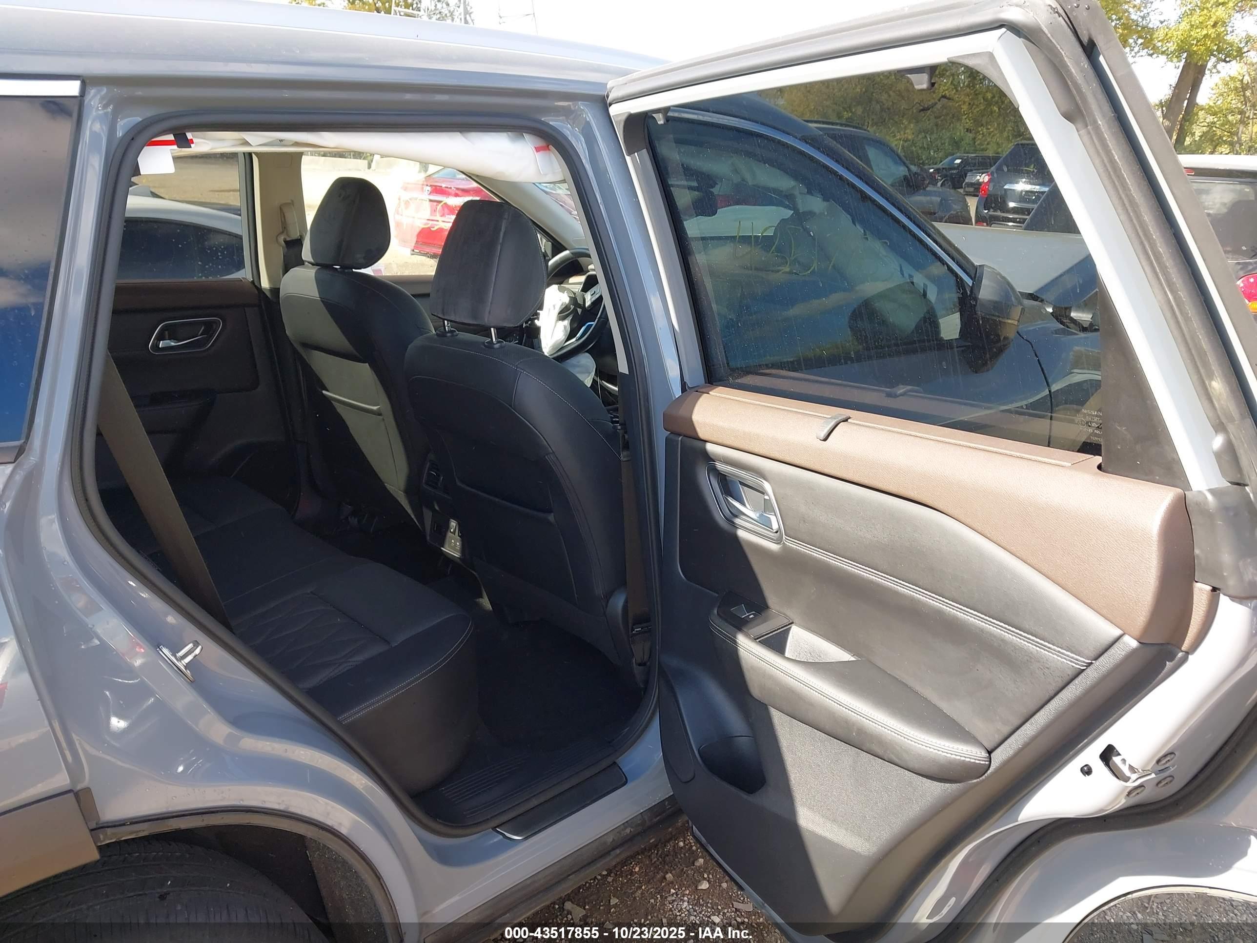 NISSAN ROGUE image 8