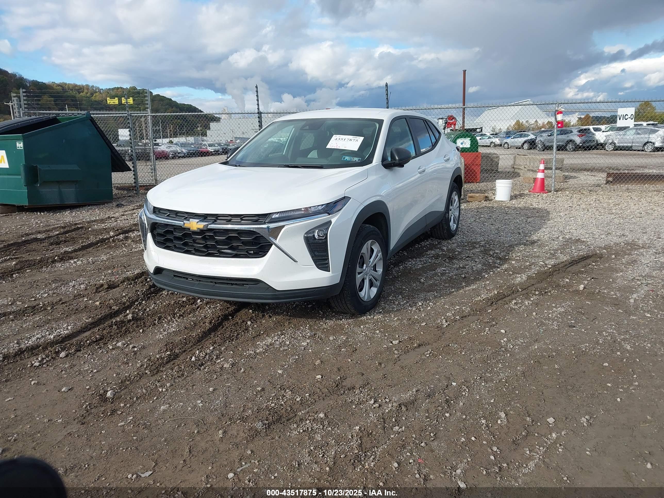 CHEVROLET TRAX image 2