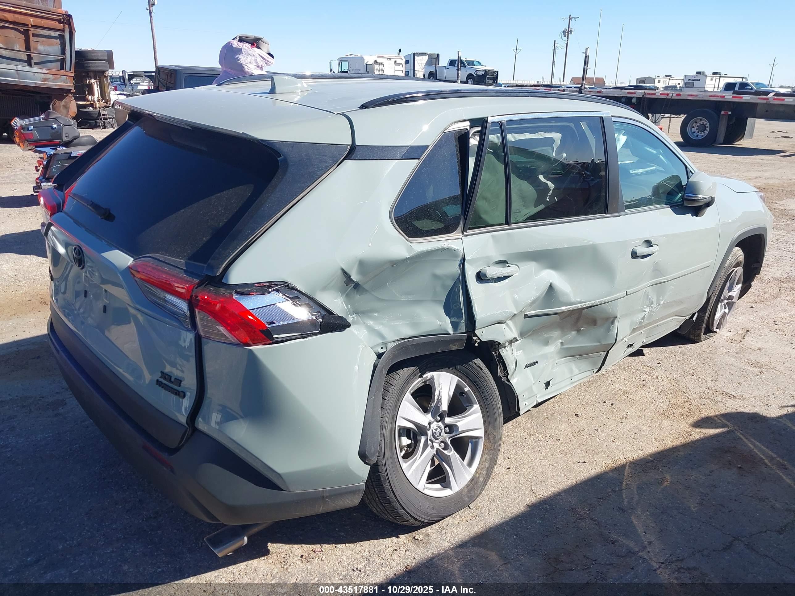 TOYOTA RAV4 image 4