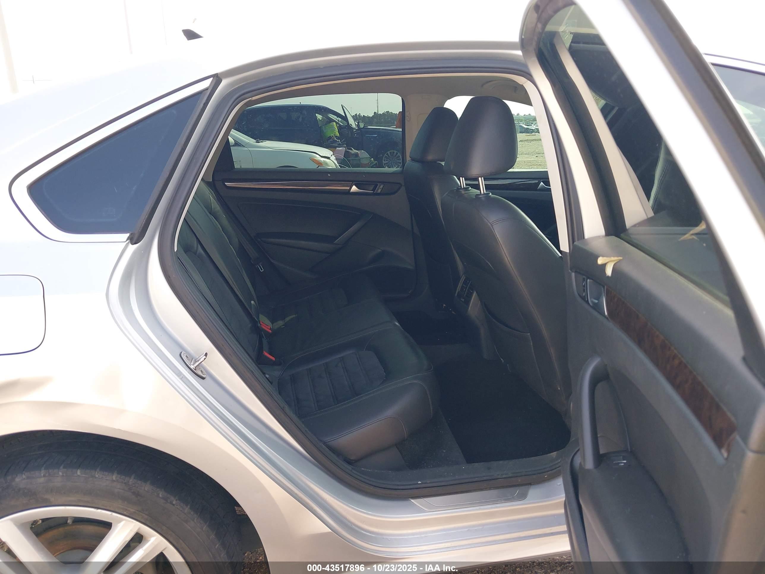 VOLKSWAGEN PASSAT image 8