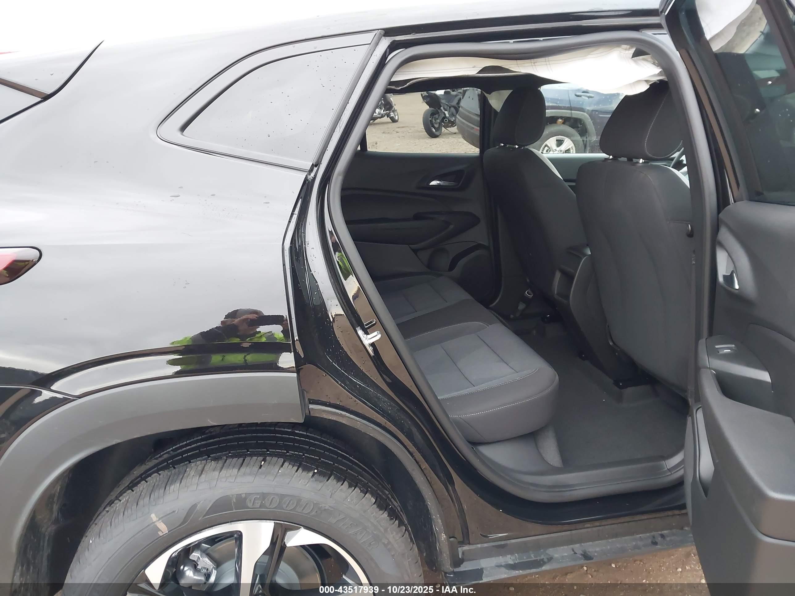 CHEVROLET TRAX image 8