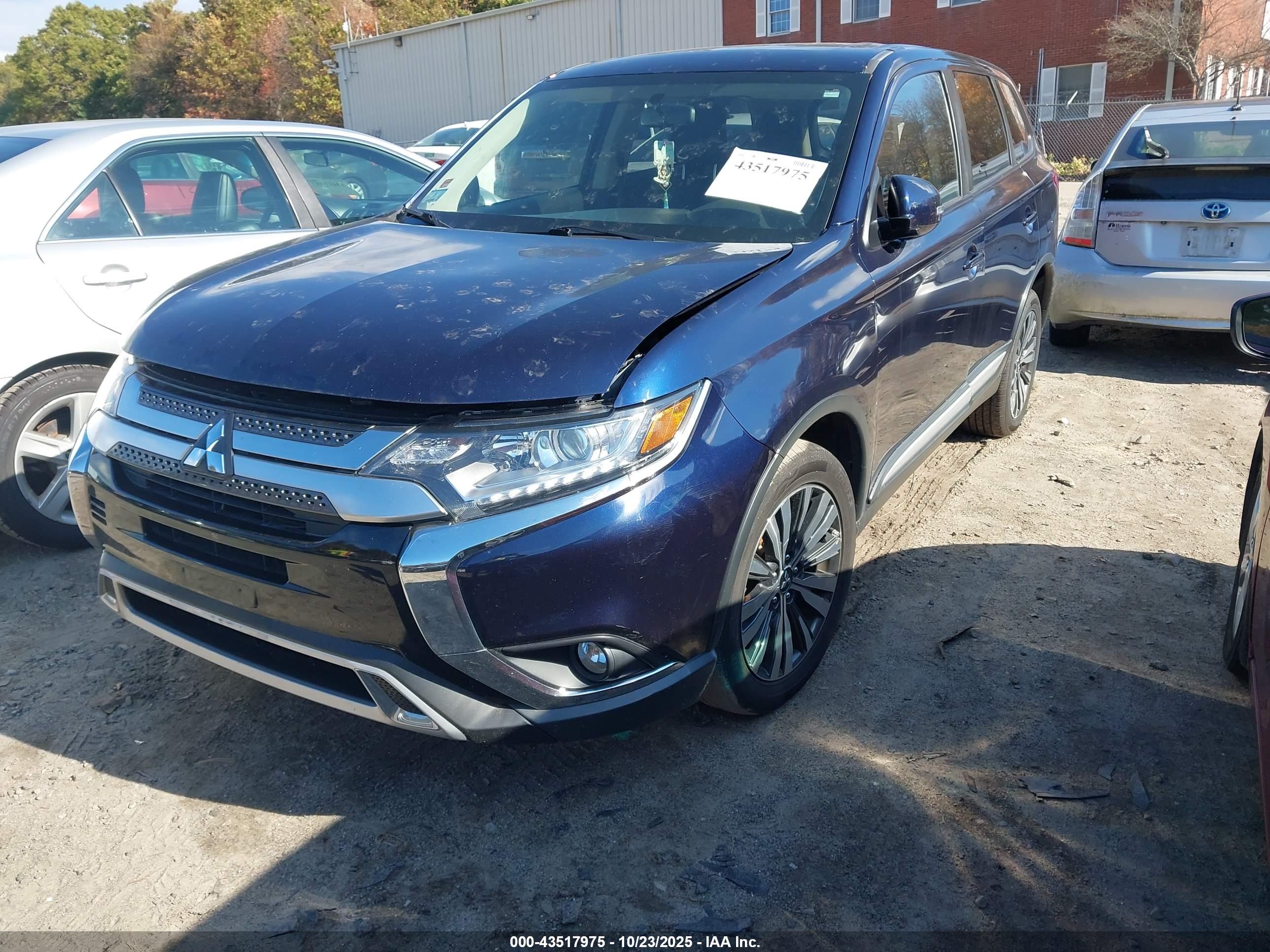MITSUBISHI OUTLANDER image 2